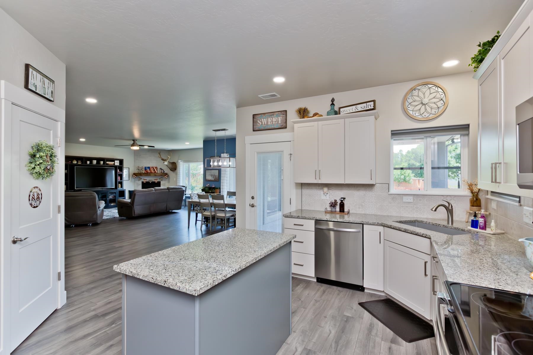 2815 Hollow Way Property Photo 8