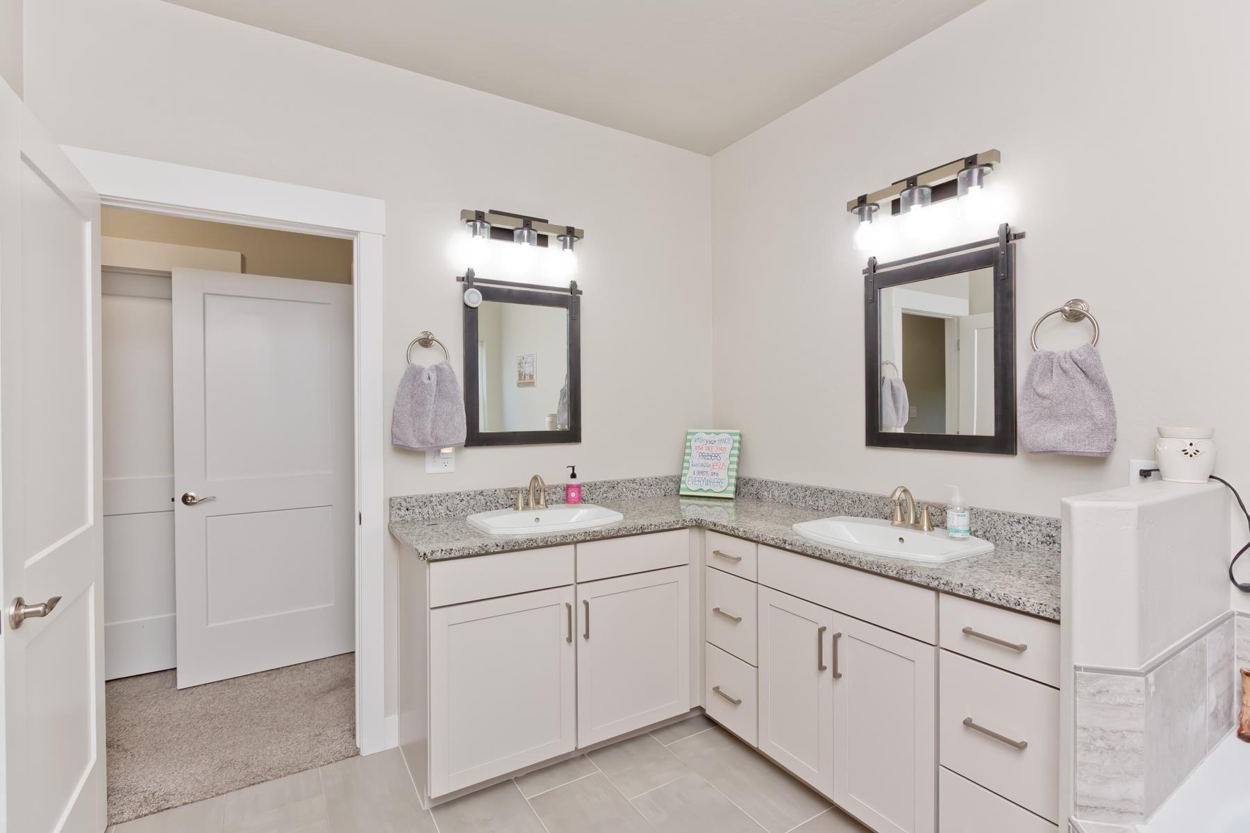 2815 Hollow Way Property Photo 21
