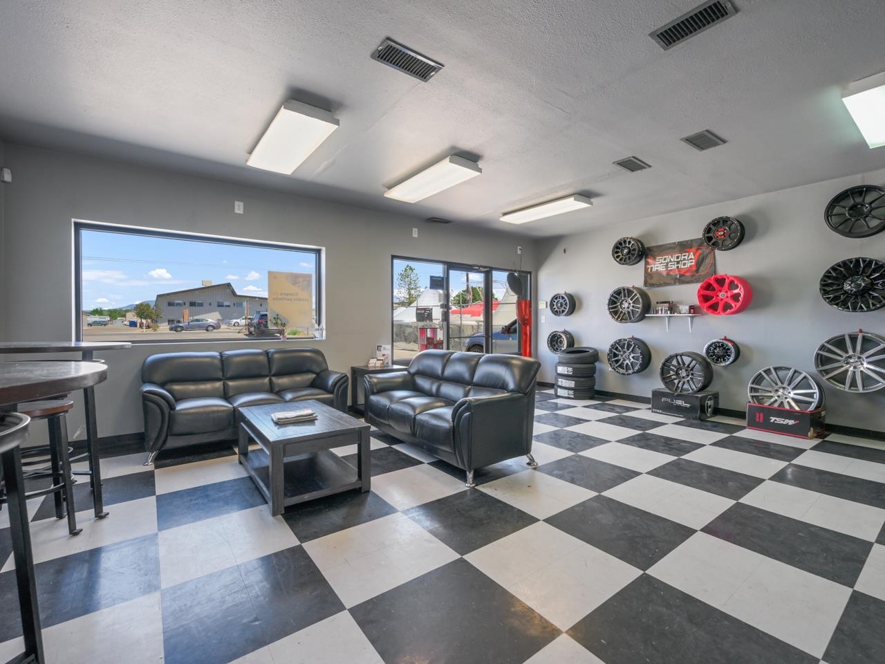 587 25 Road Property Photo 3