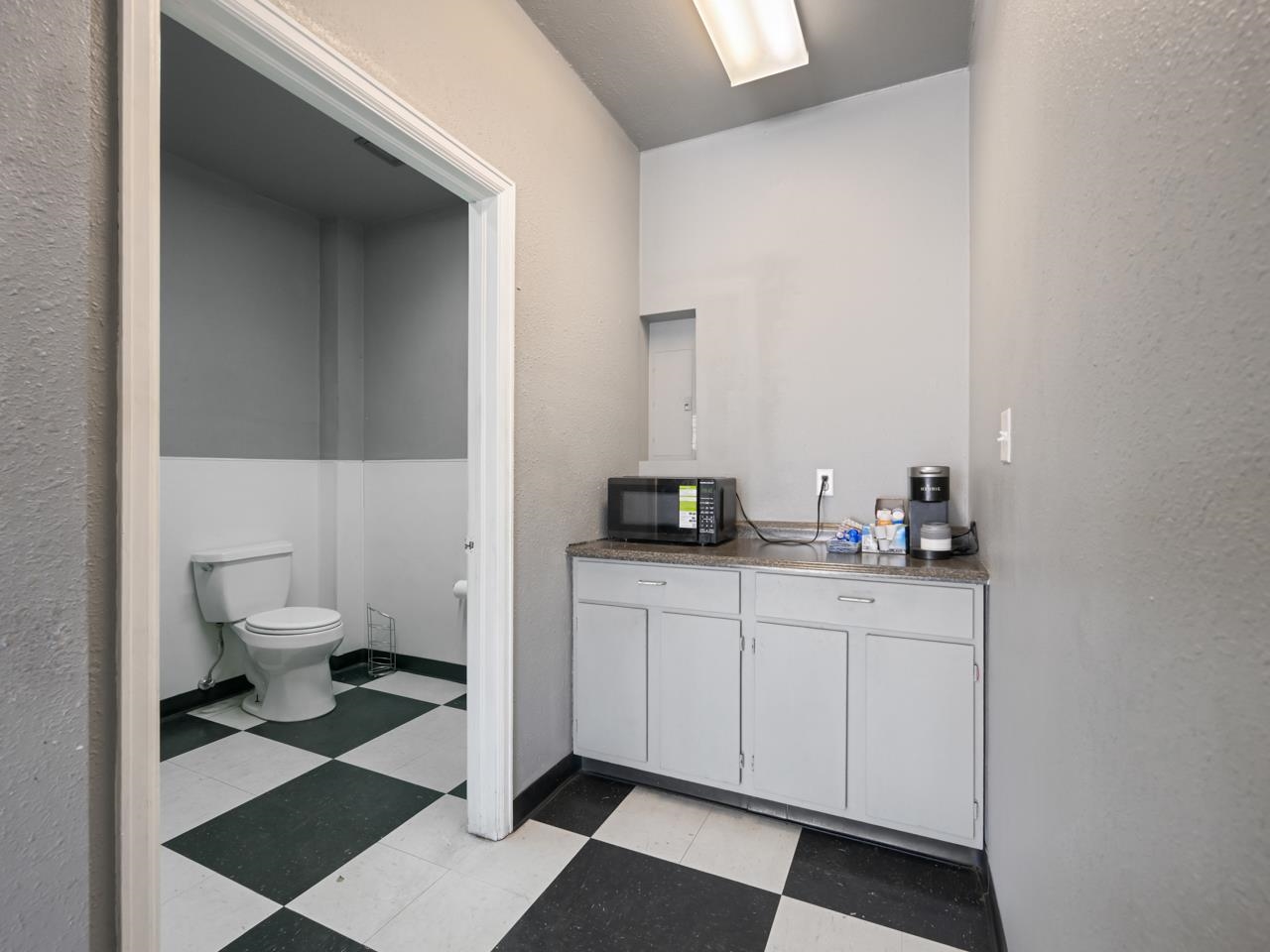 587 25 Road Property Photo 5