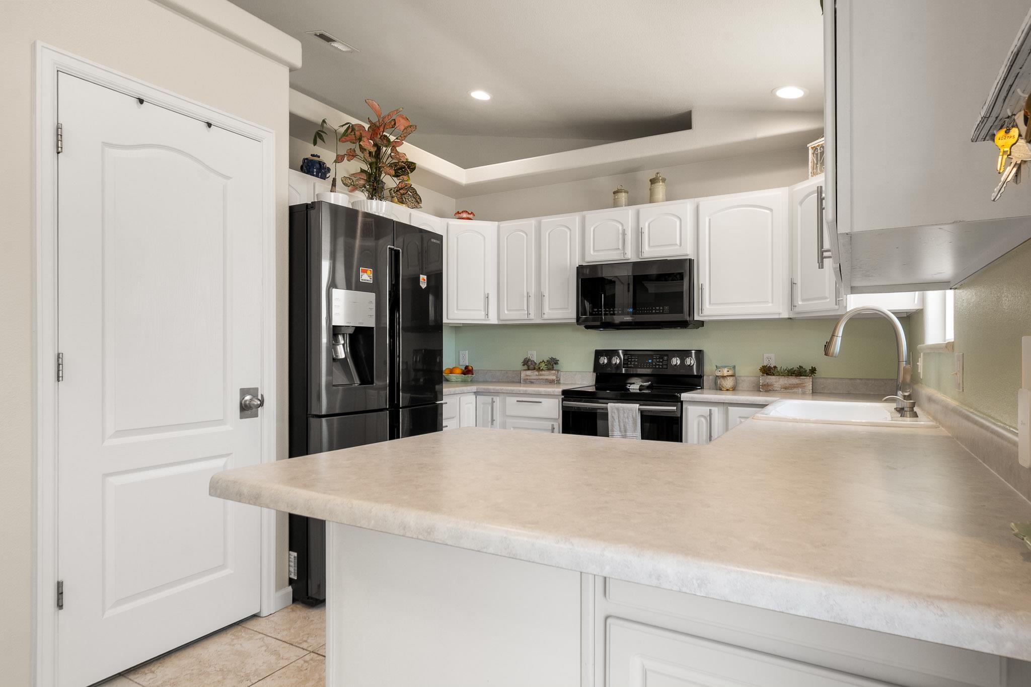 549 Hall Street Property Photo 7