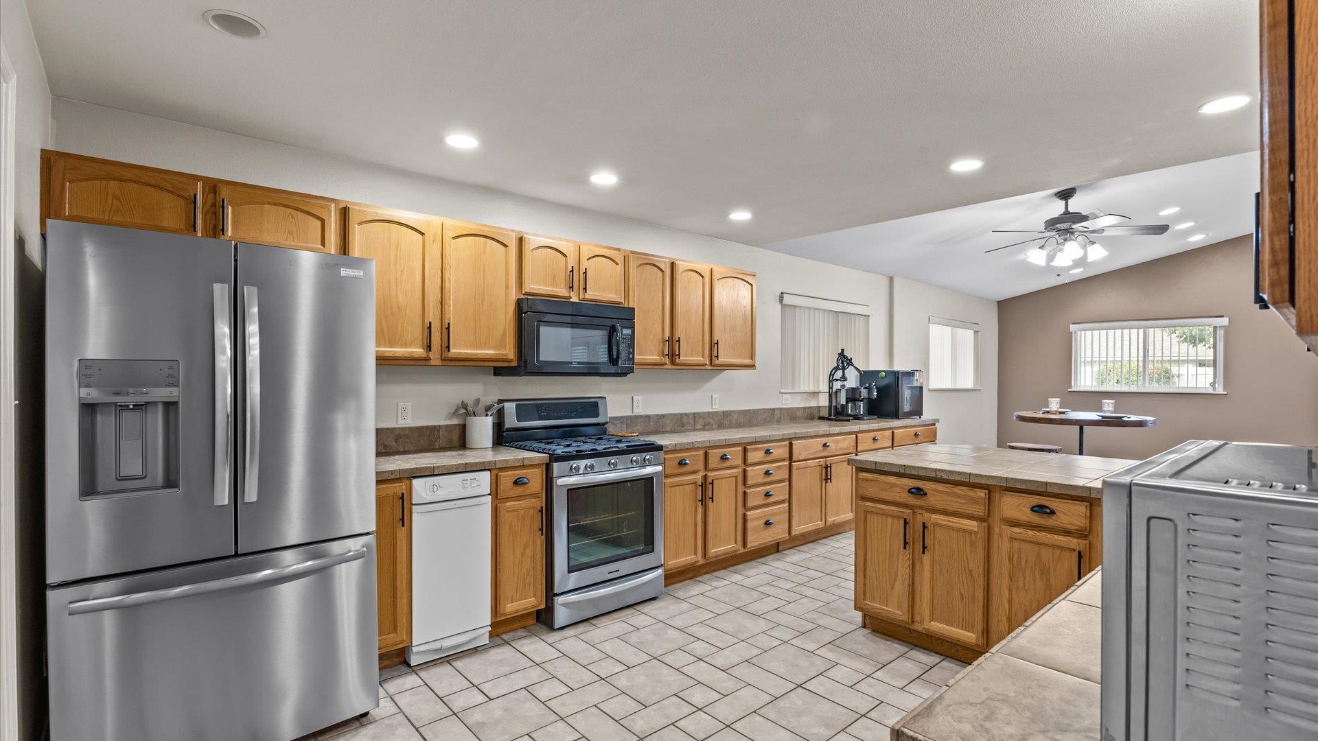 219 Mansfield Court Property Photo 8