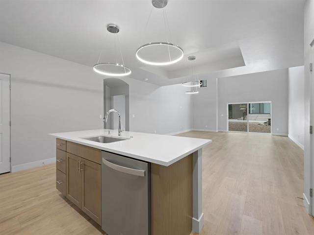 392 W Ridges Boulevard Property Photo 10