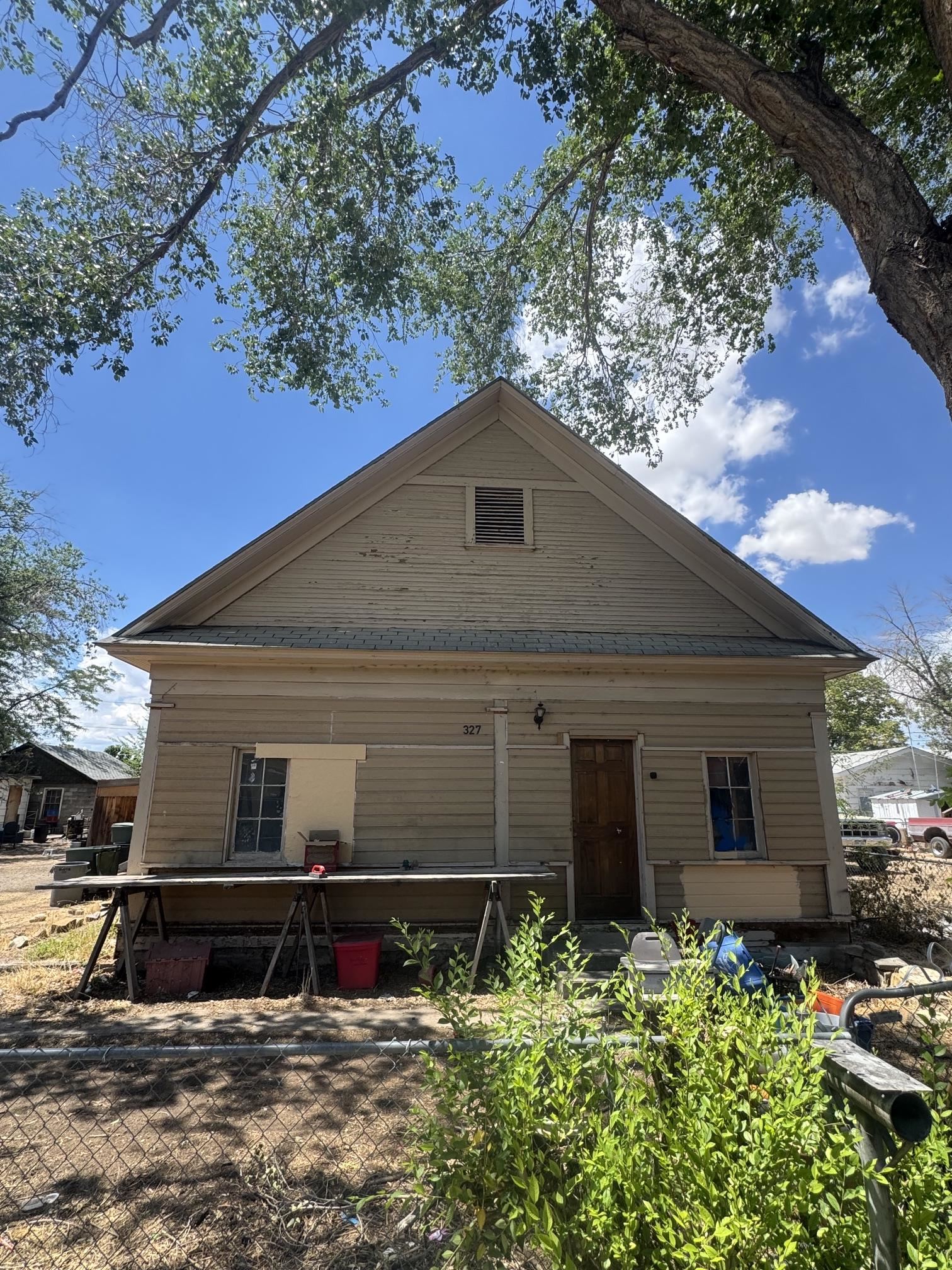 327 4th Street Property Photo 1