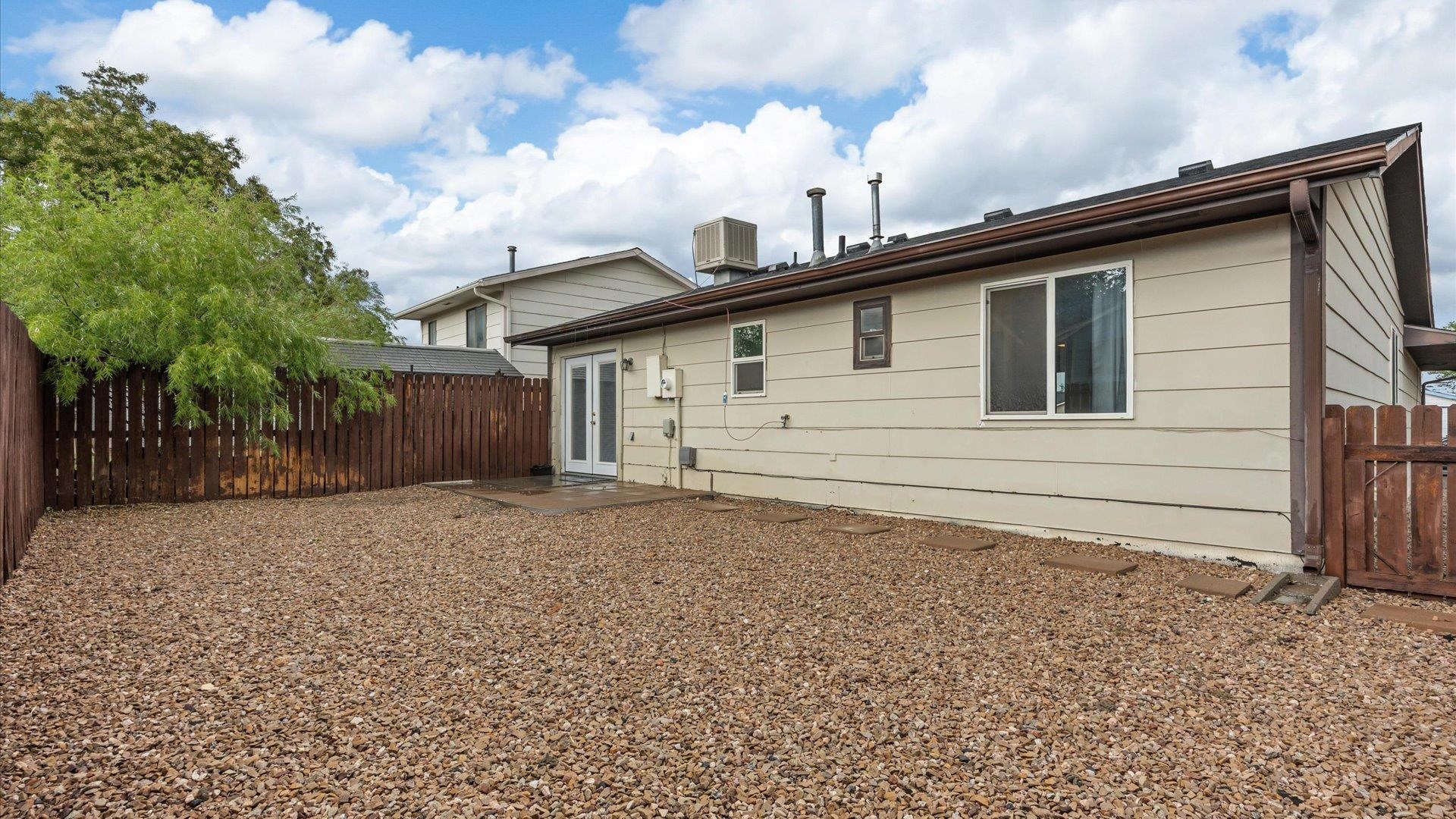 577 Fairfield Court Property Photo 8