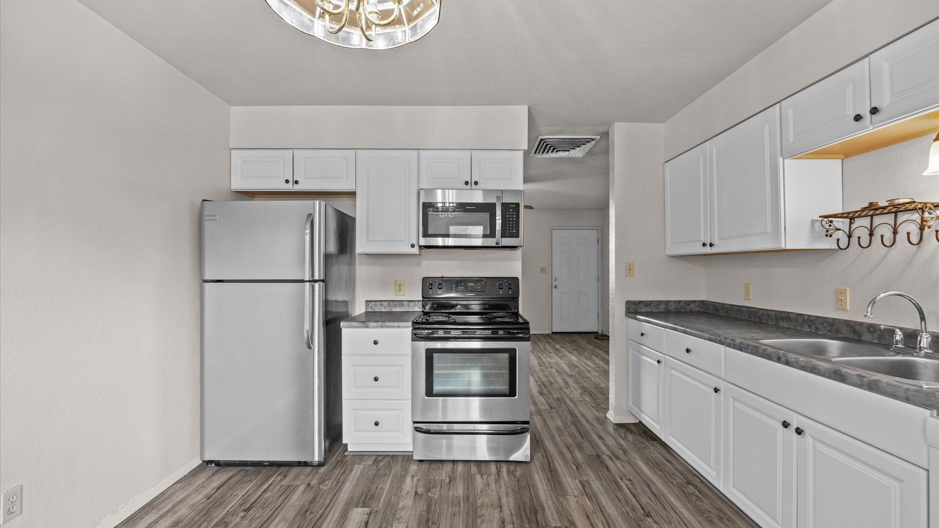 577 Fairfield Court Property Photo 16