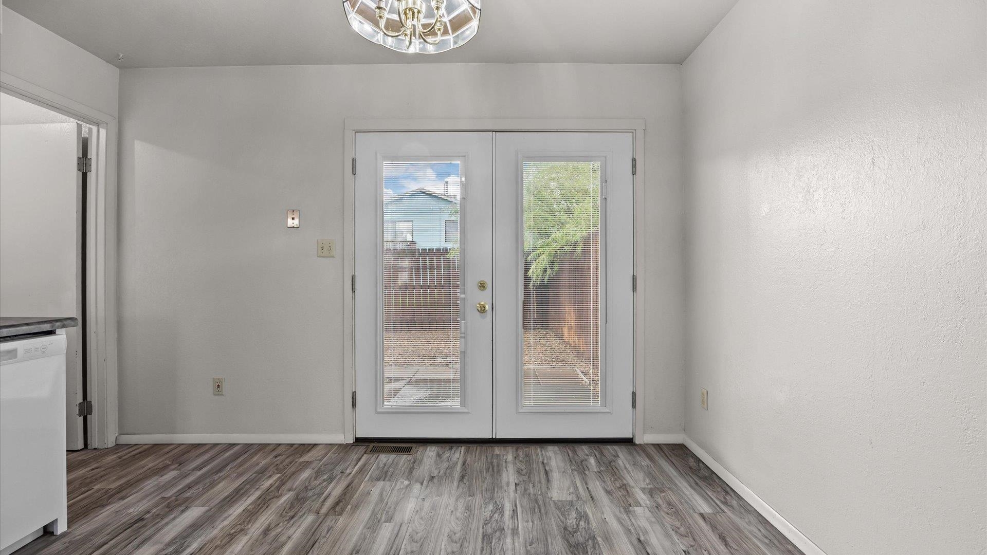 577 Fairfield Court Property Photo 20