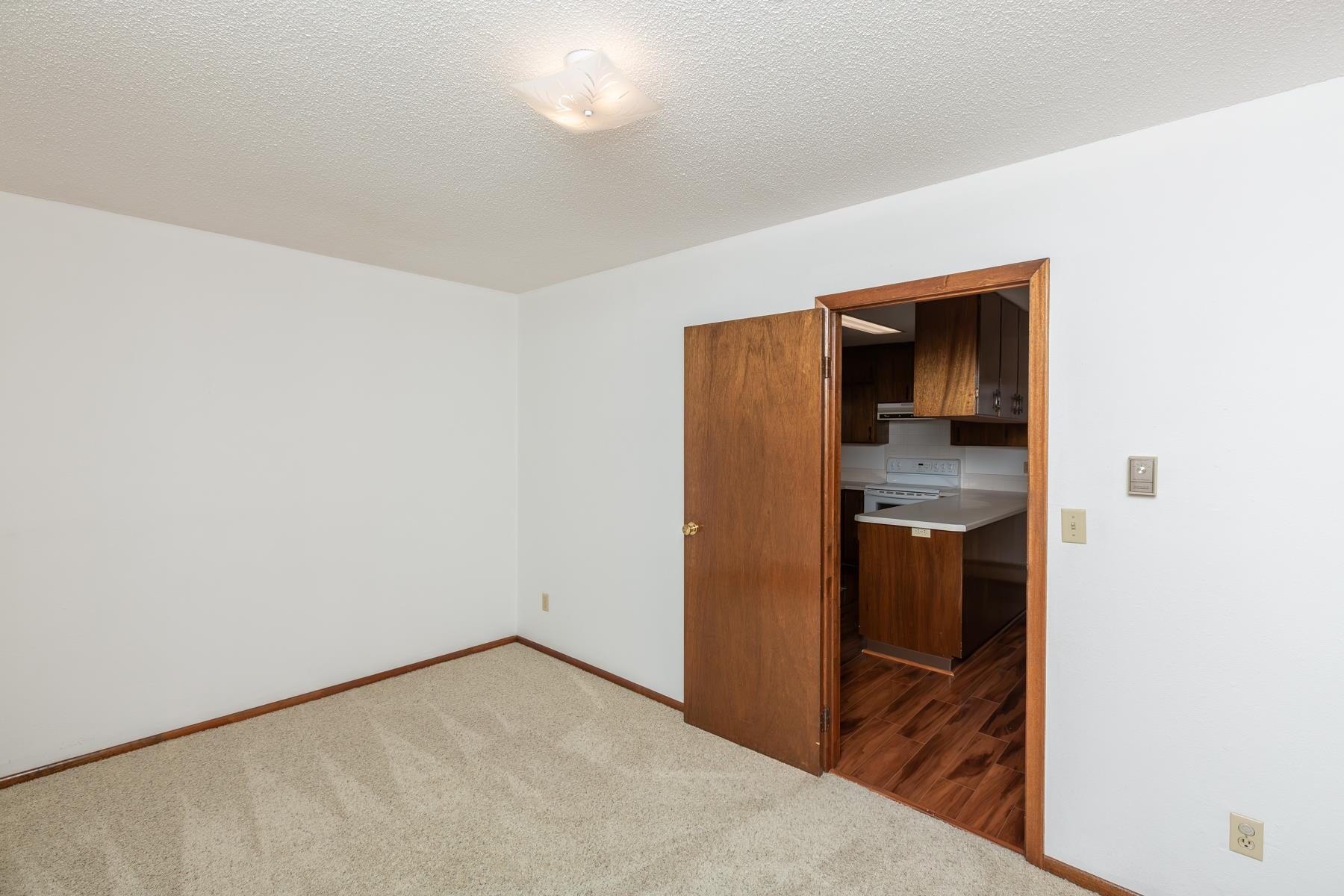 132 W 4th Street Property Photo 17