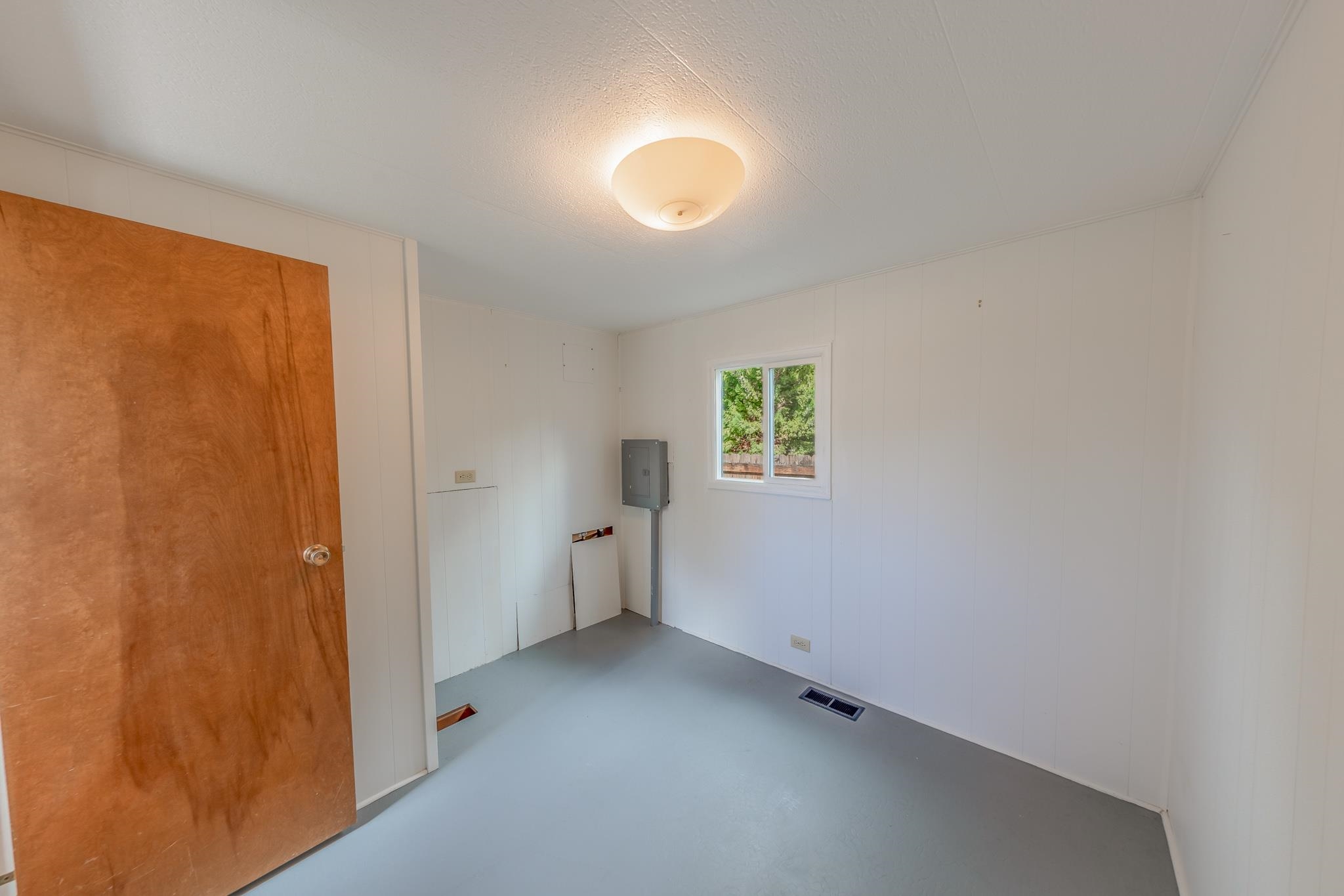 105 E 8th Street Property Photo 8