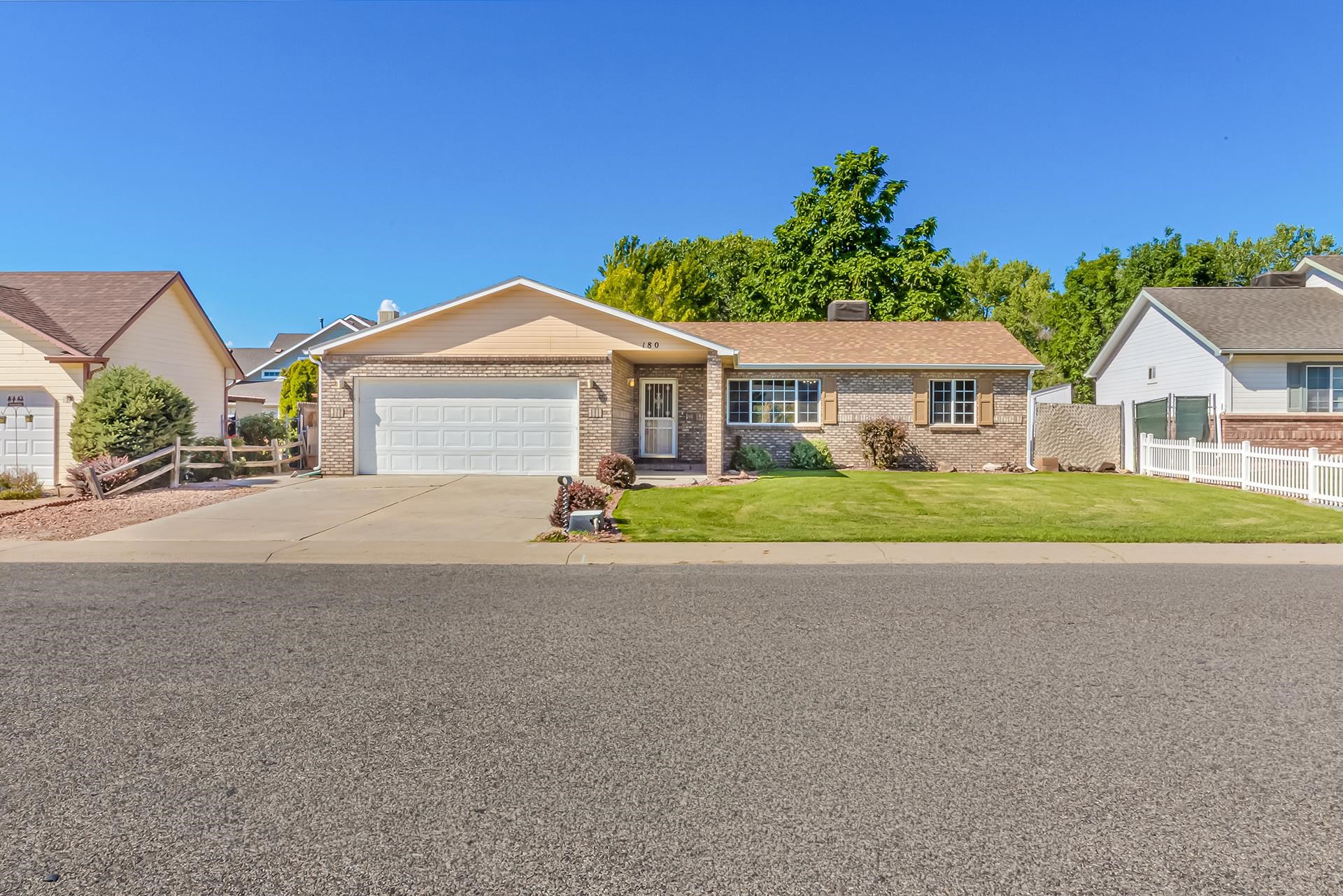 180 Applewood Drive Property Photo 1