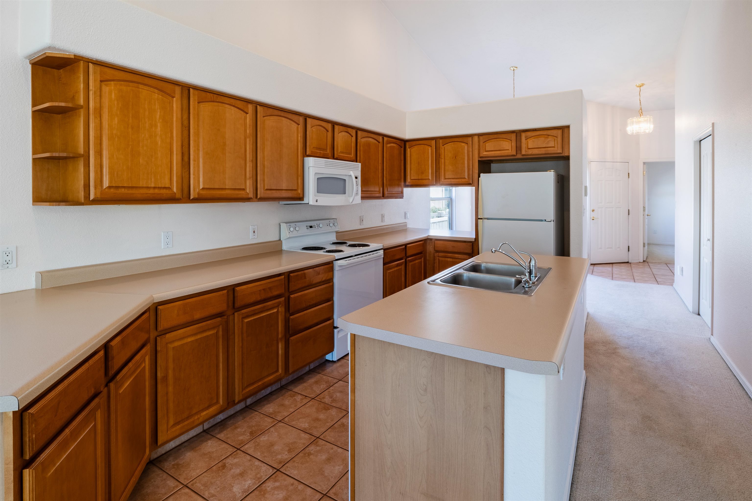 706 Fountainhead Boulevard Property Photo 3