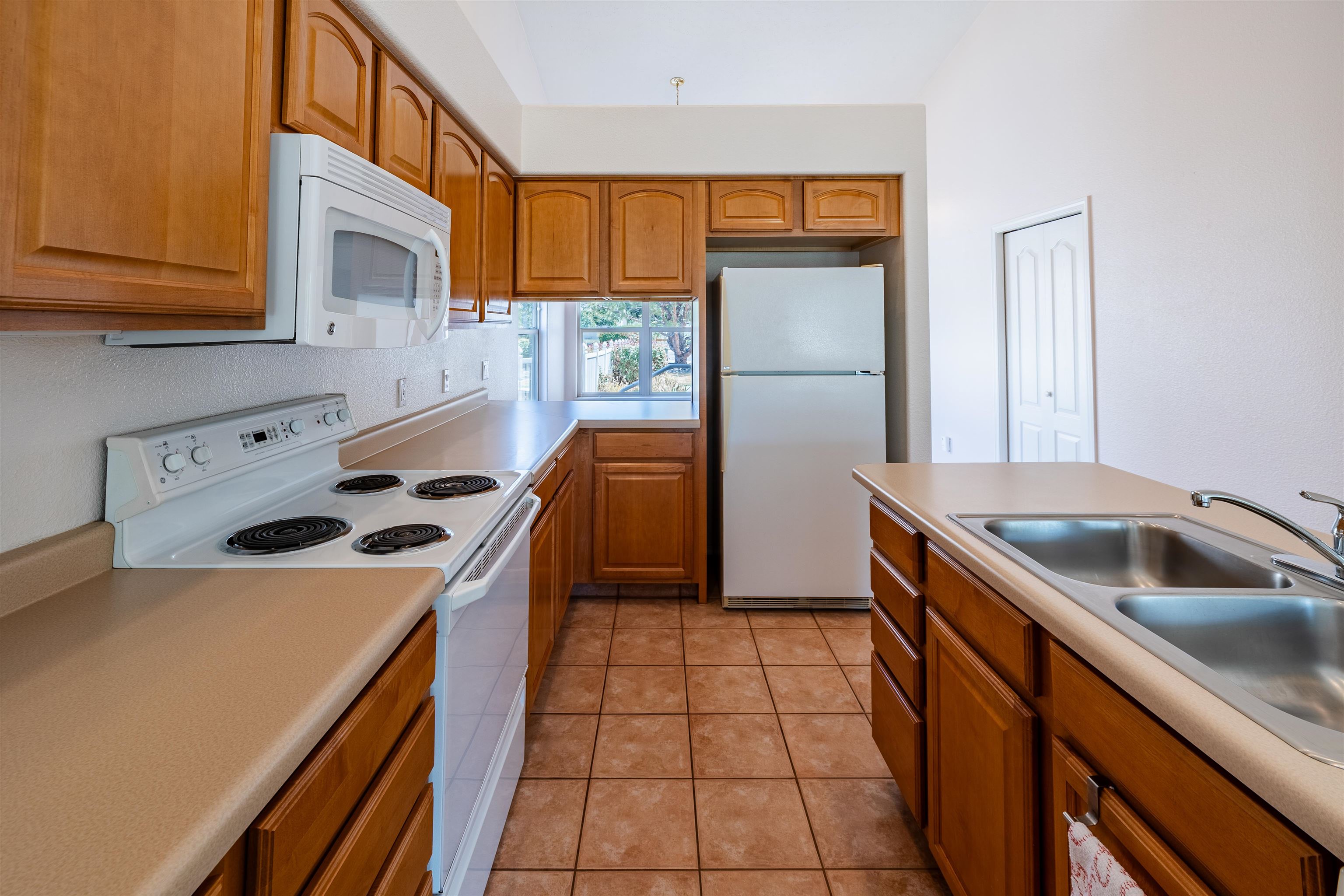 706 Fountainhead Boulevard Property Photo 4