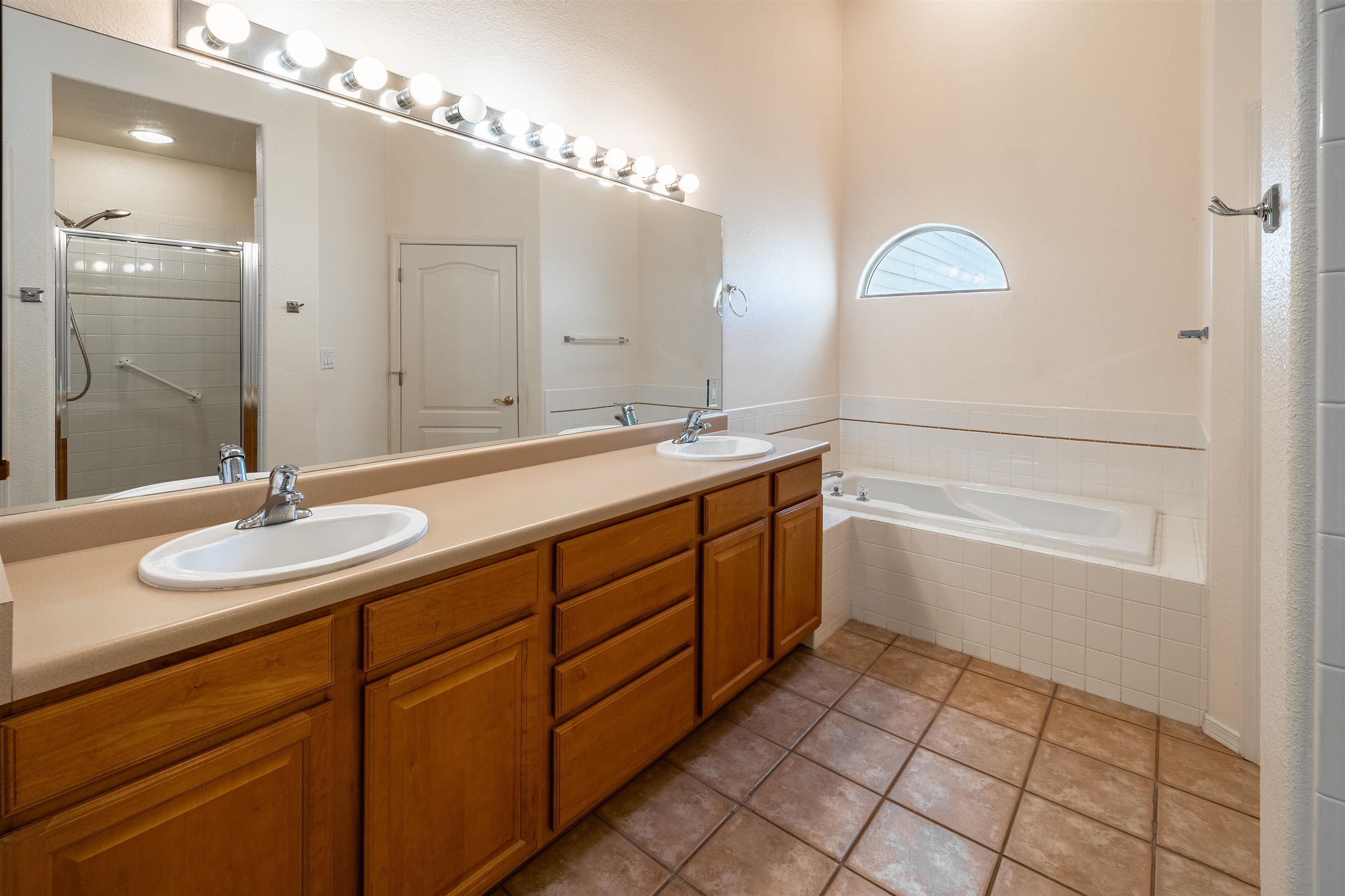 706 Fountainhead Boulevard Property Photo 12