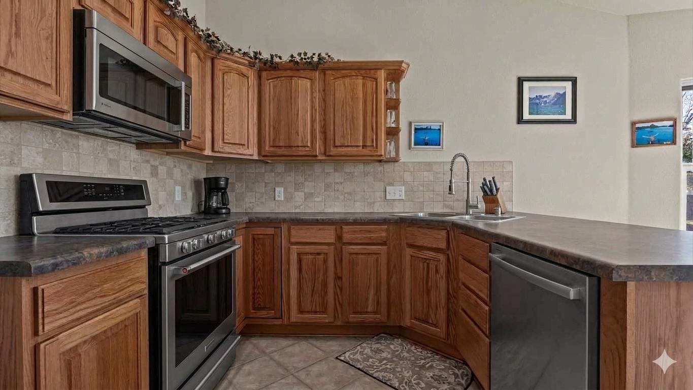 641 Grand View Drive Property Photo 3