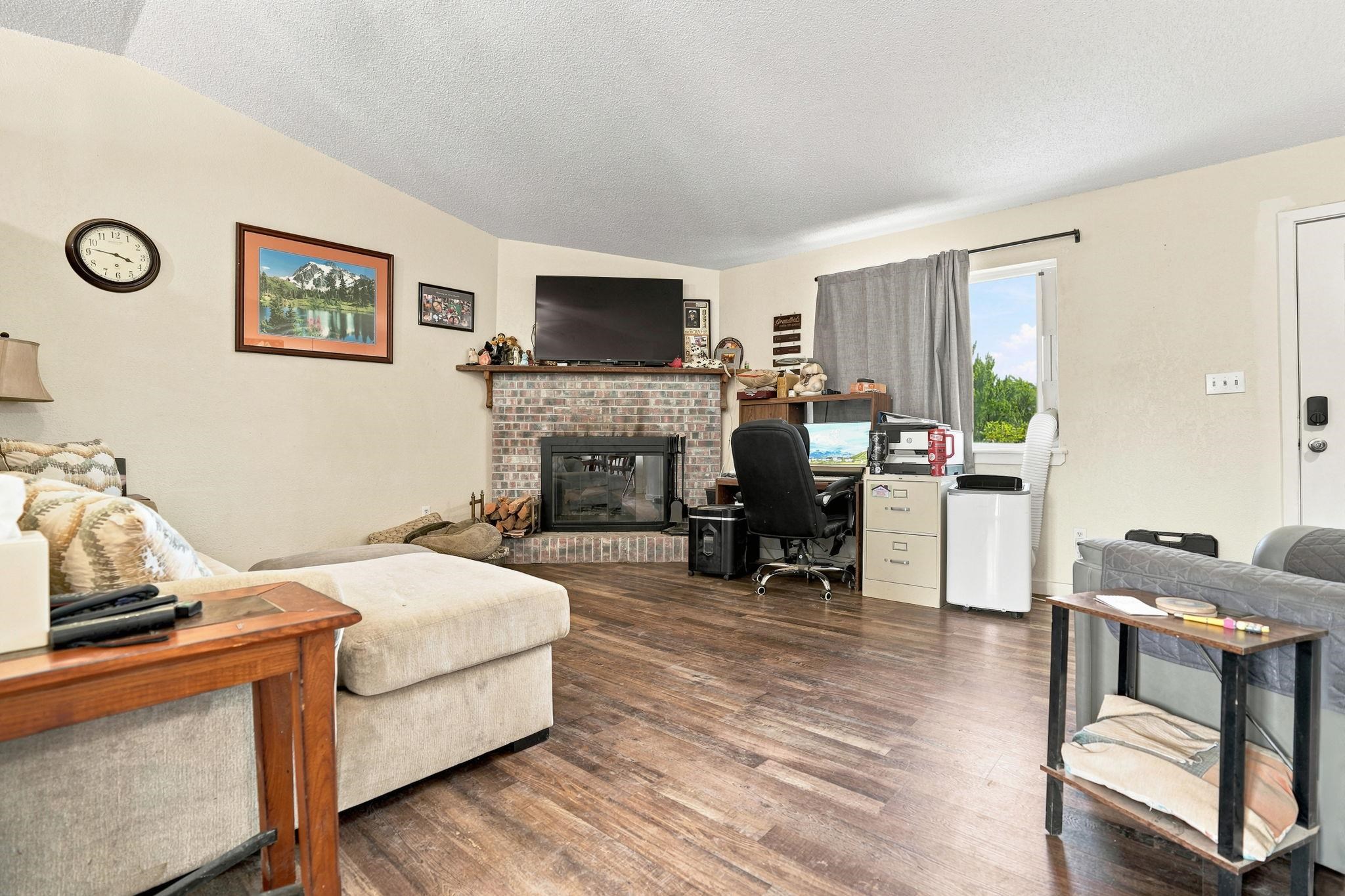 3196 Jamison Avenue Property Photo 3