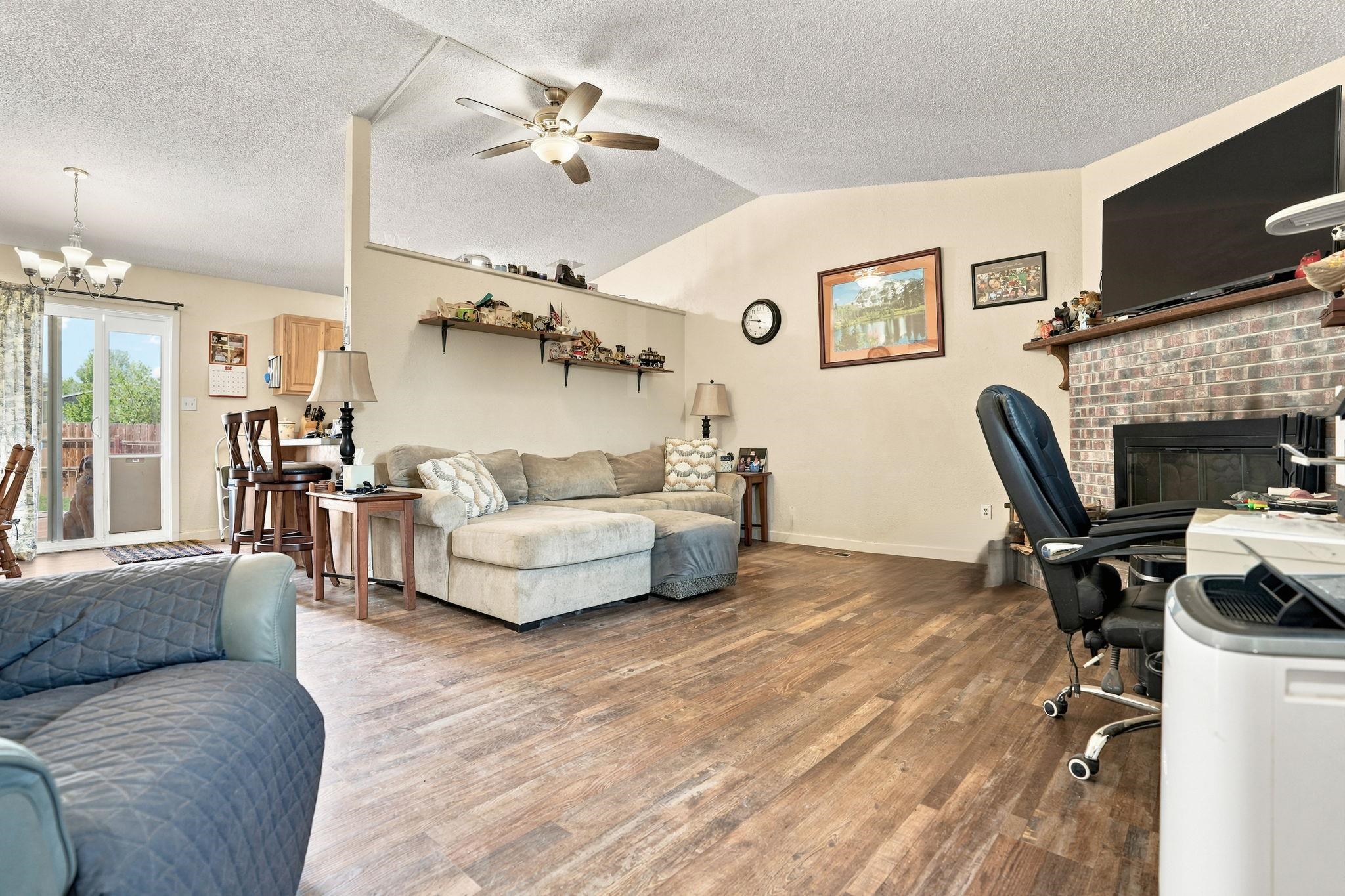 3196 Jamison Avenue Property Photo 4