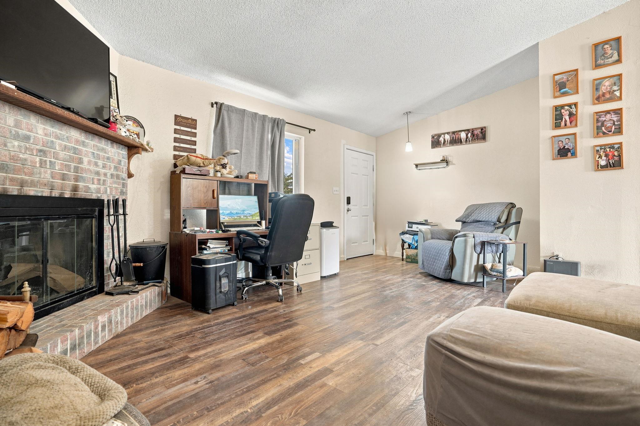 3196 Jamison Avenue Property Photo 5