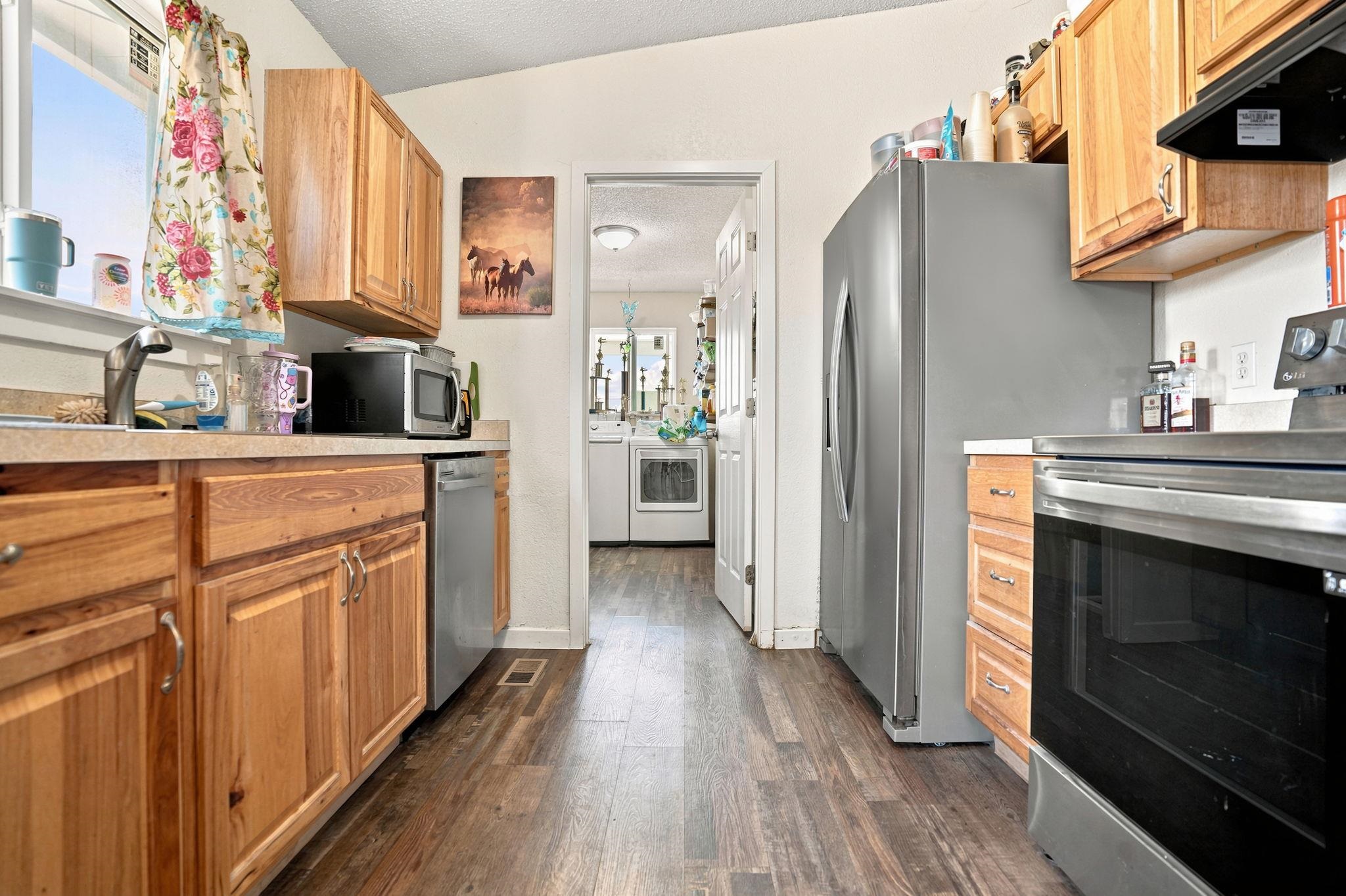 3196 Jamison Avenue Property Photo 8