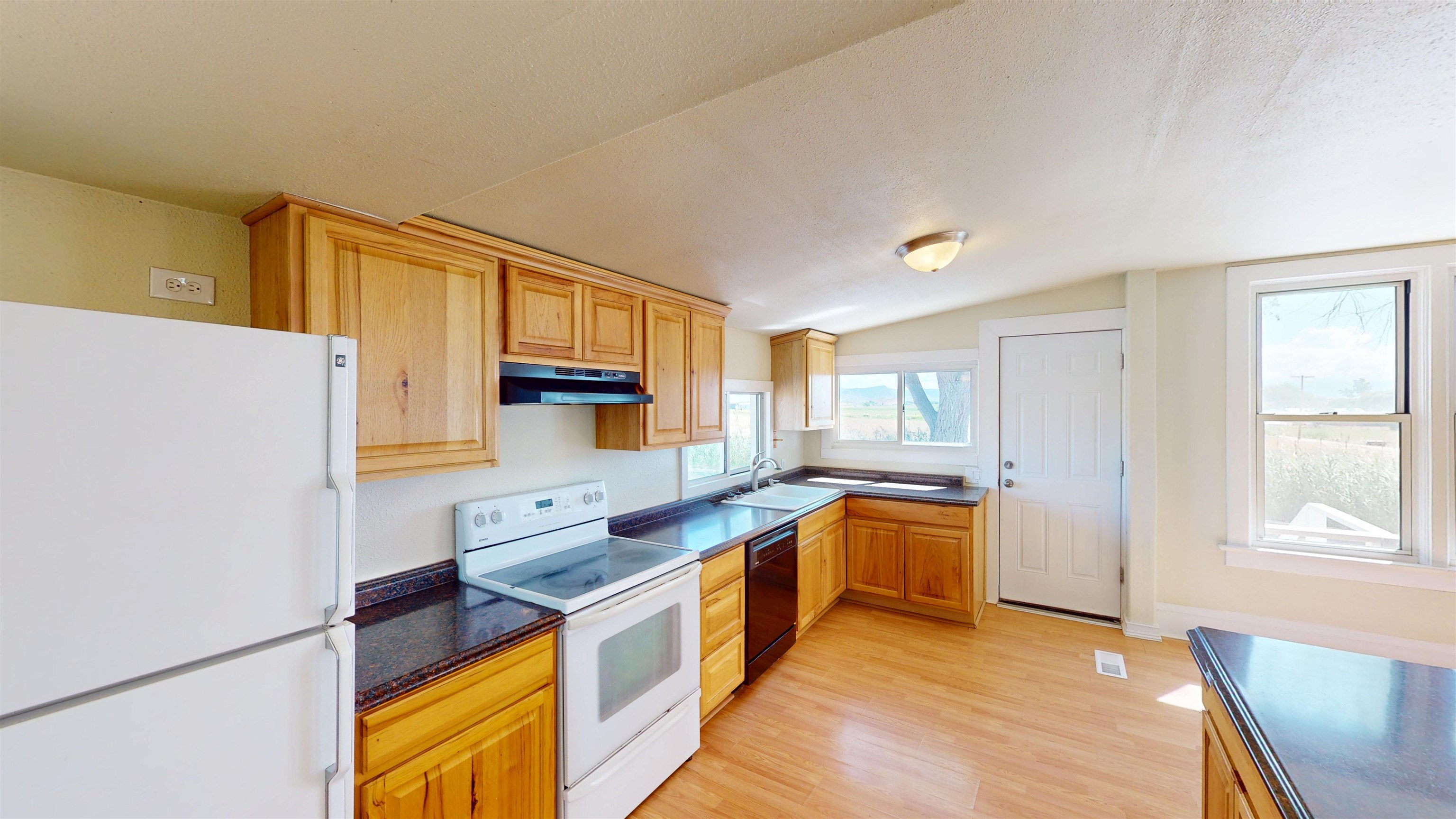 1376 N Road Property Photo 8