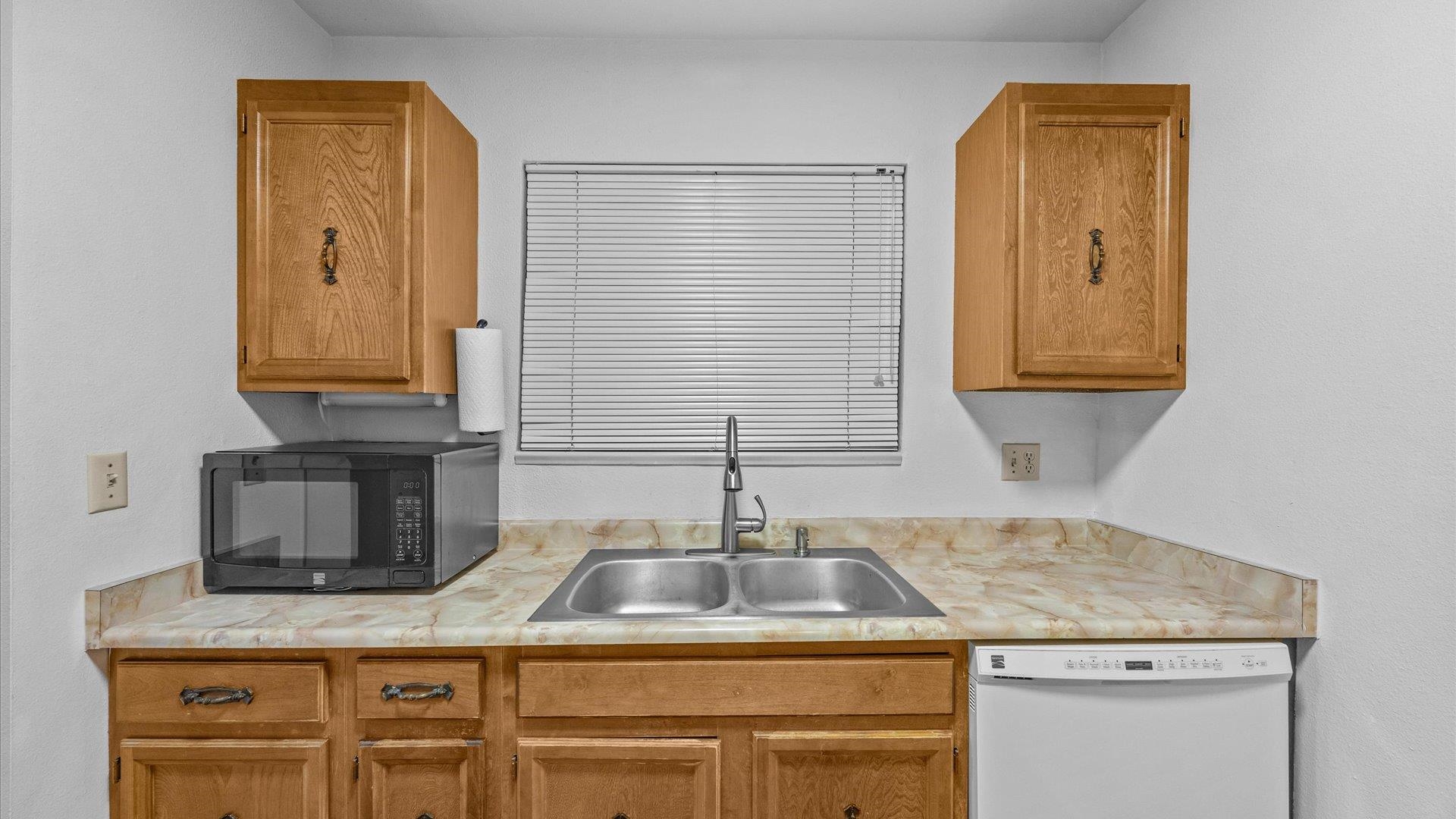 3231 Lakeside Drive Property Photo 9