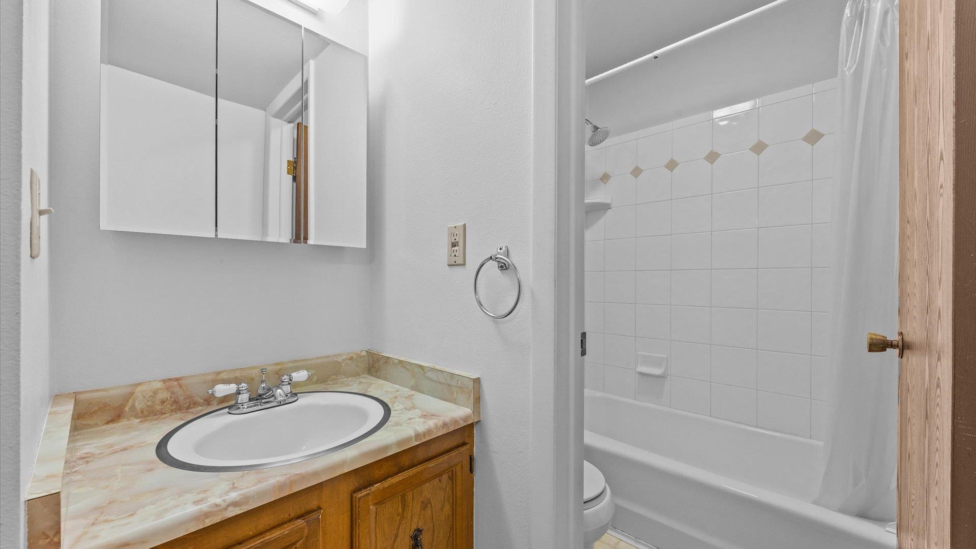 3231 Lakeside Drive Property Photo 13