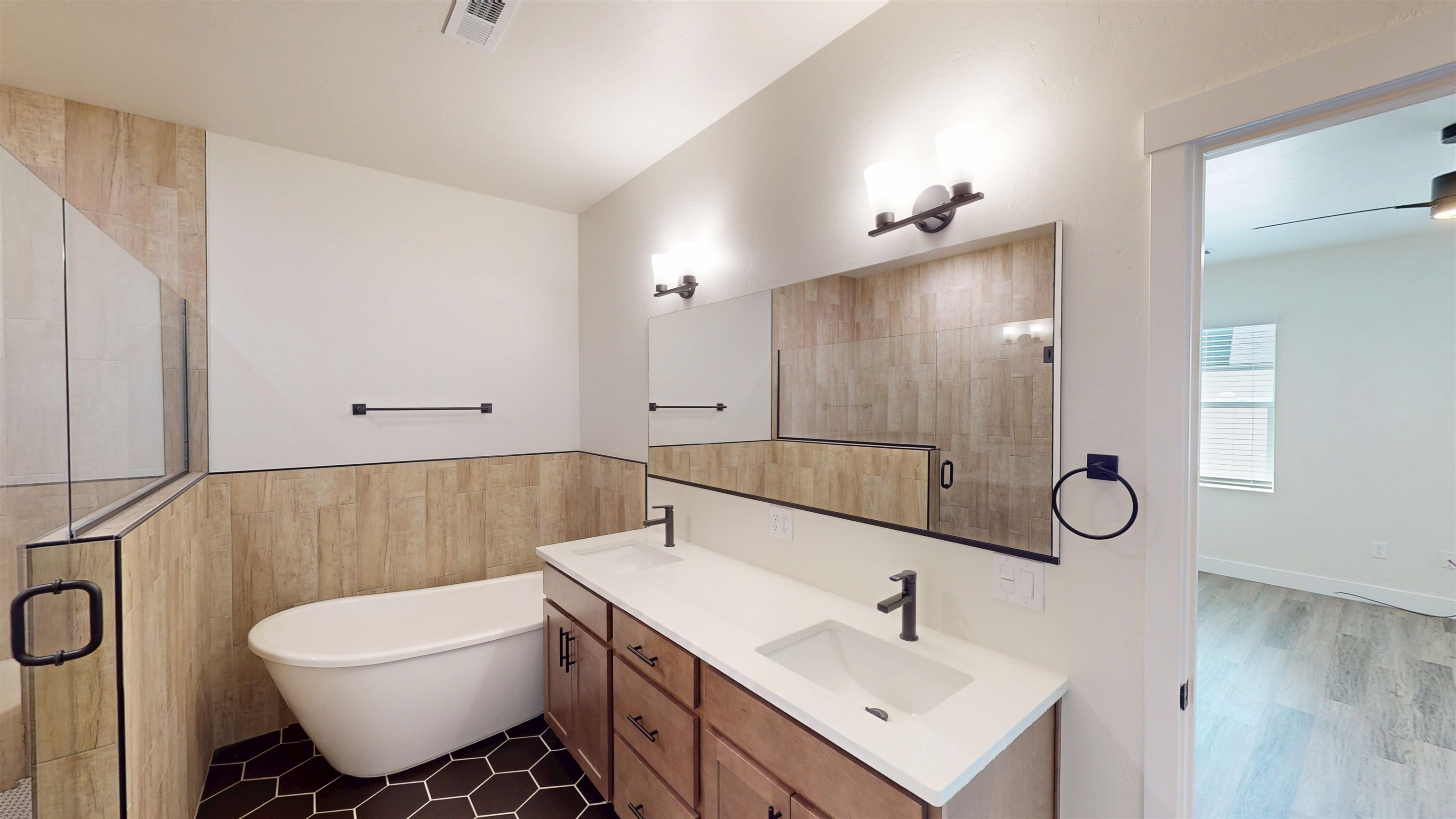 2461 Ross Road Property Photo 21
