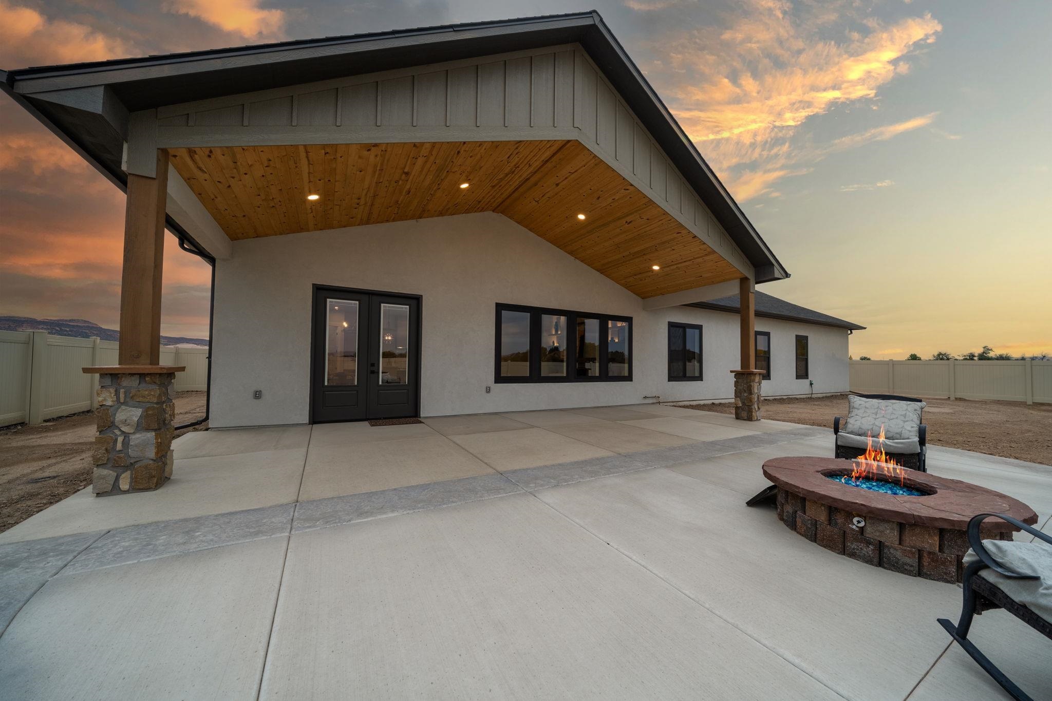 1018 Lone Tree Court Property Photo 2
