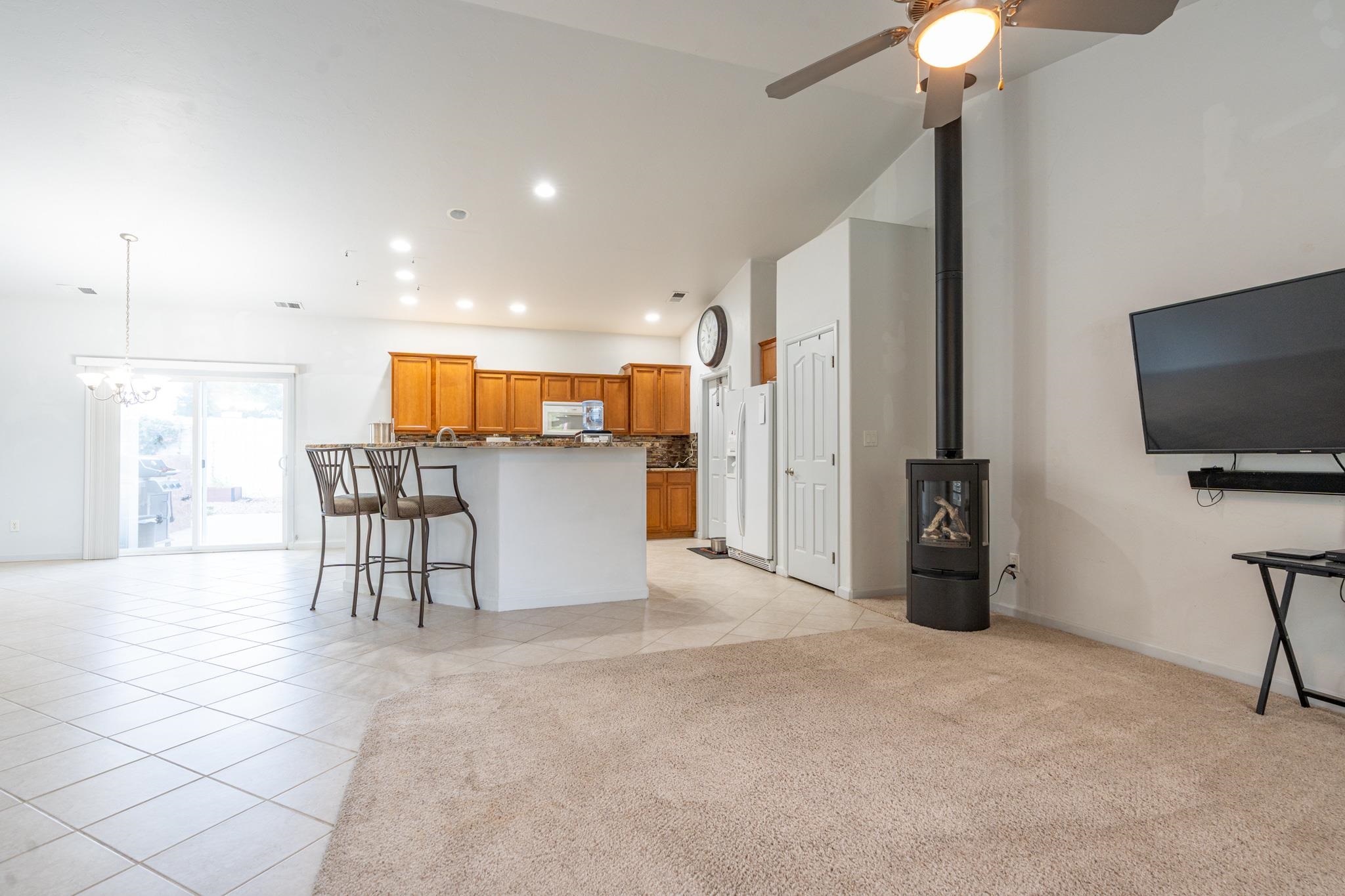 656 Huntington Road Property Photo 8