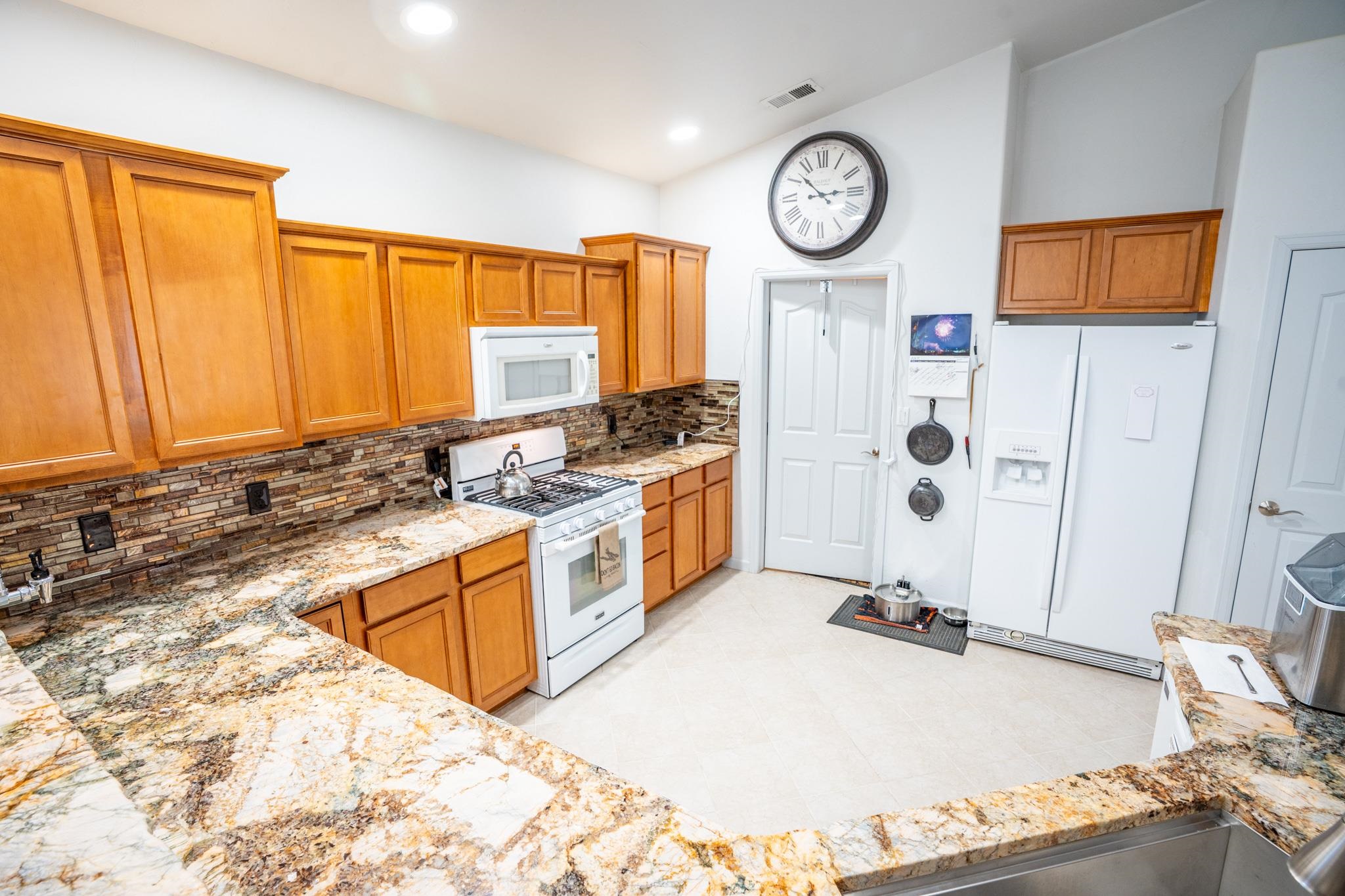 656 Huntington Road Property Photo 12