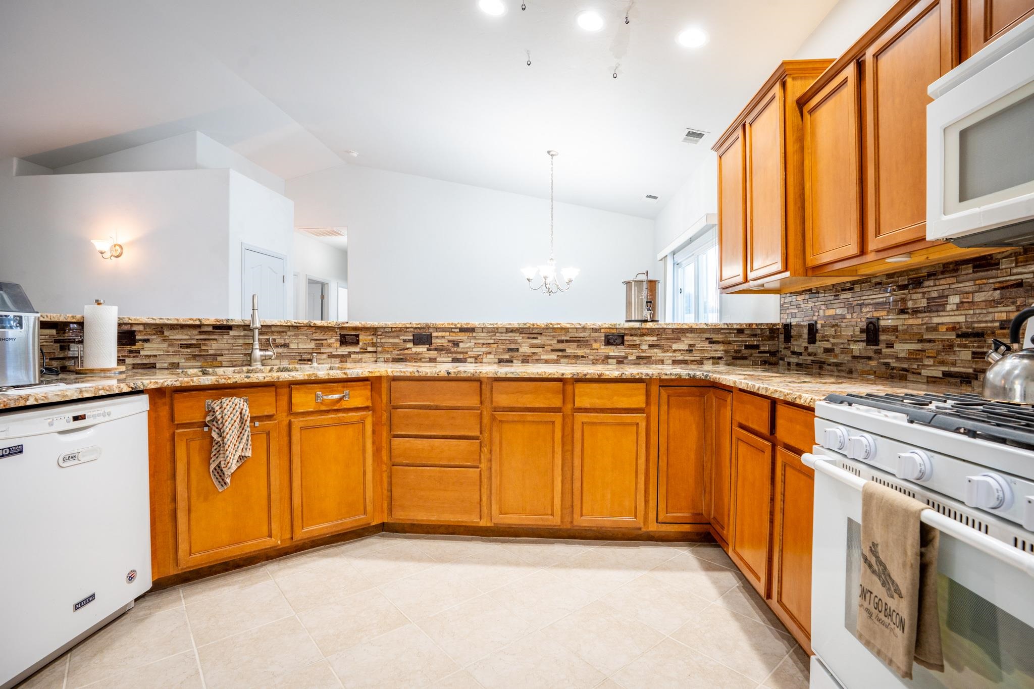 656 Huntington Road Property Photo 13