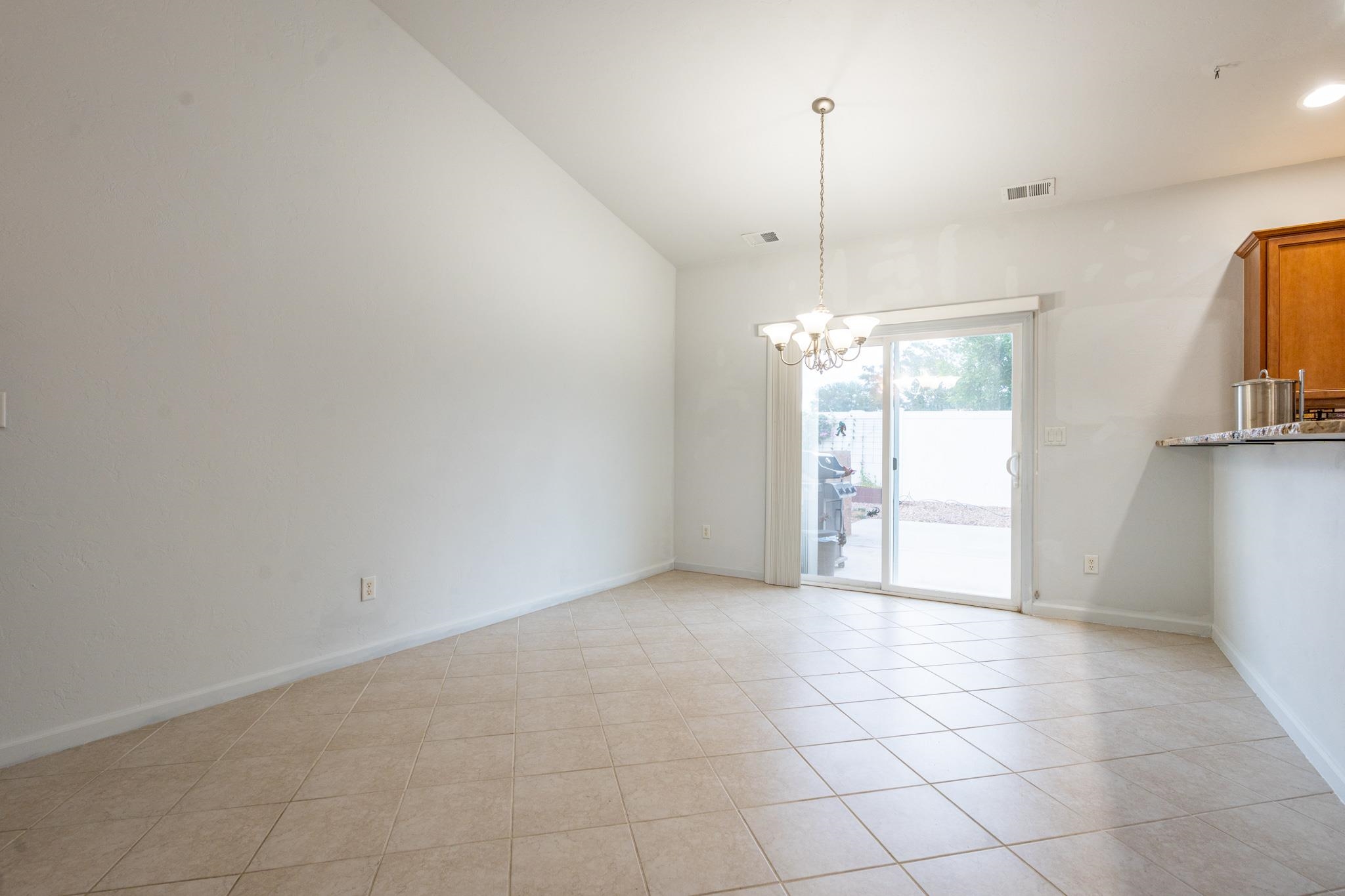 656 Huntington Road Property Photo 14