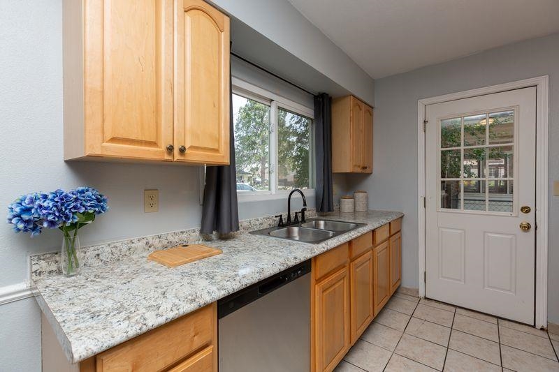 137 N Cherry Street Property Photo 14