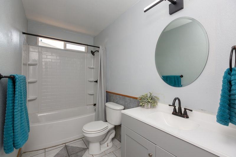 137 N Cherry Street Property Photo 23