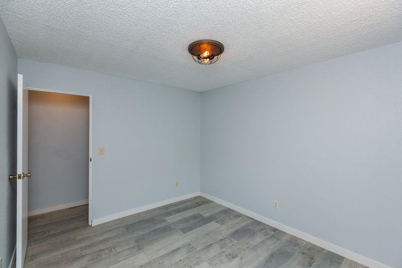 137 N Cherry Street Property Photo 27