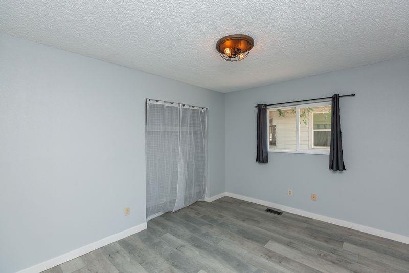 137 N Cherry Street Property Photo 28