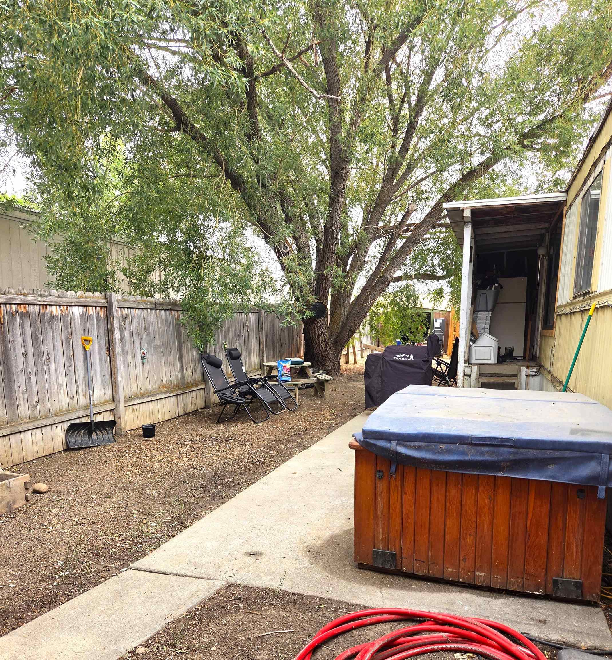 886 Aspen Avenue Property Photo 3