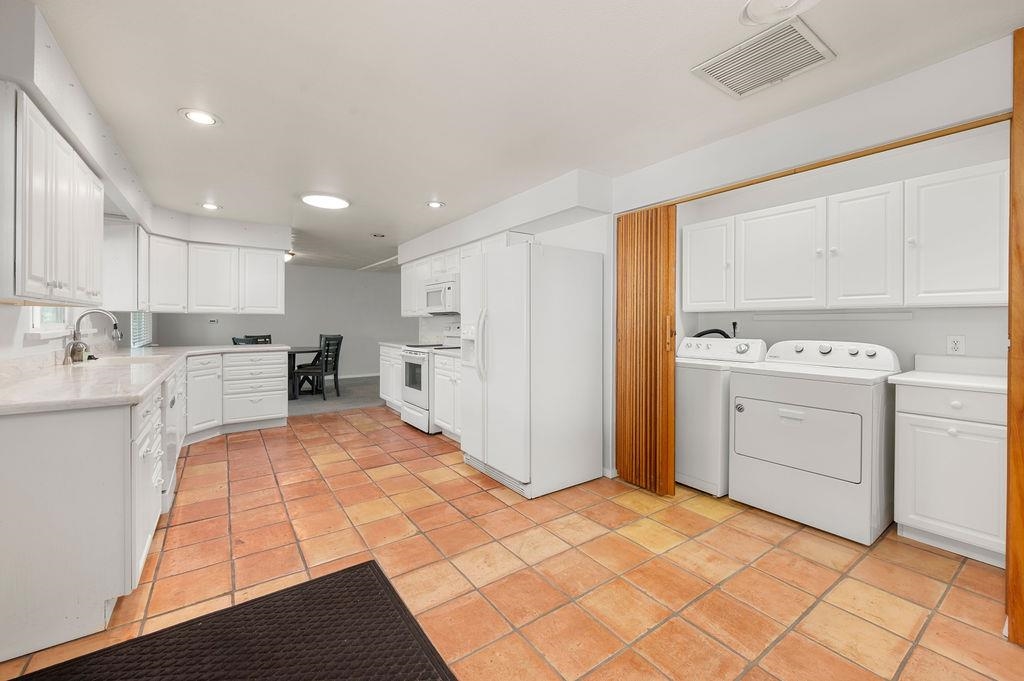 702 Galaxy Drive Property Photo 14