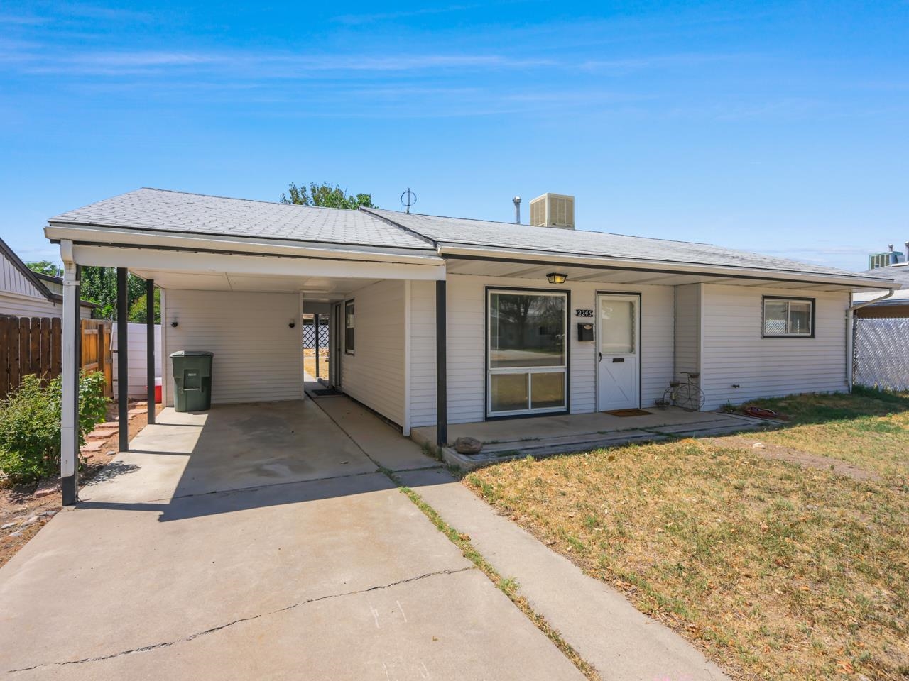 2245 Linda Lane Property Photo 1