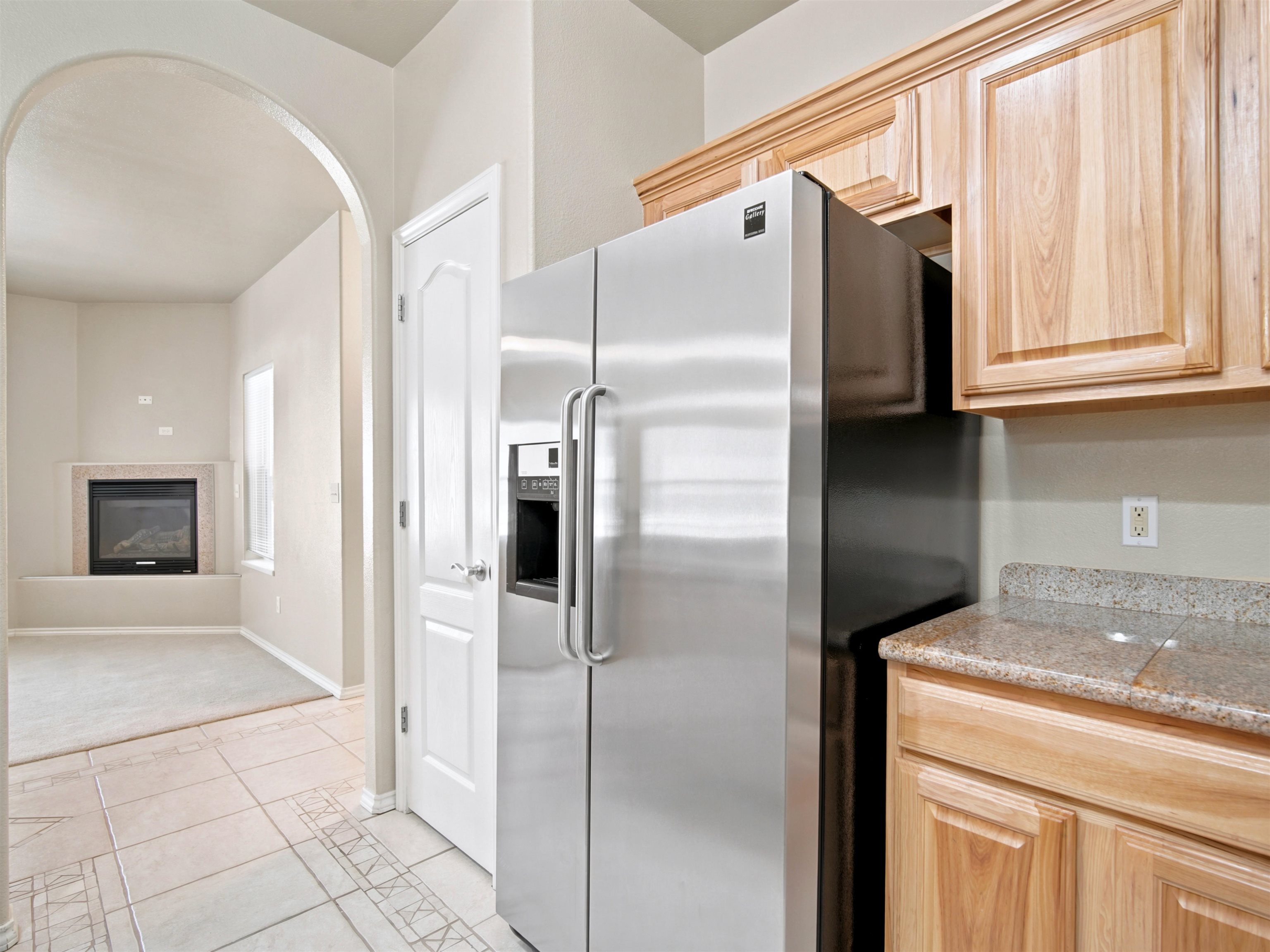 583 1/2 Willoughby Street Property Photo 5