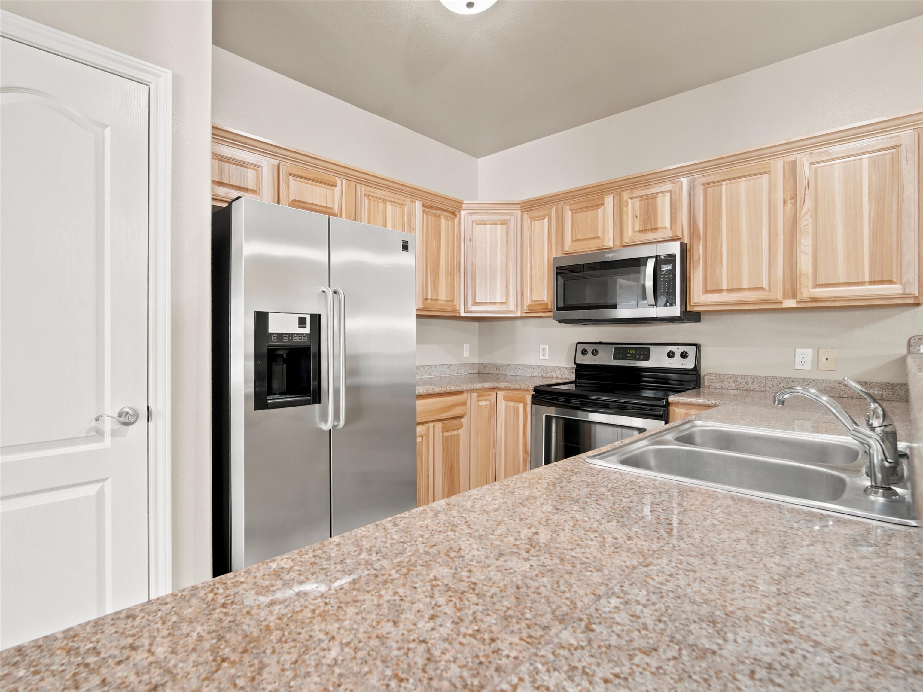 583 1/2 Willoughby Street Property Photo 6