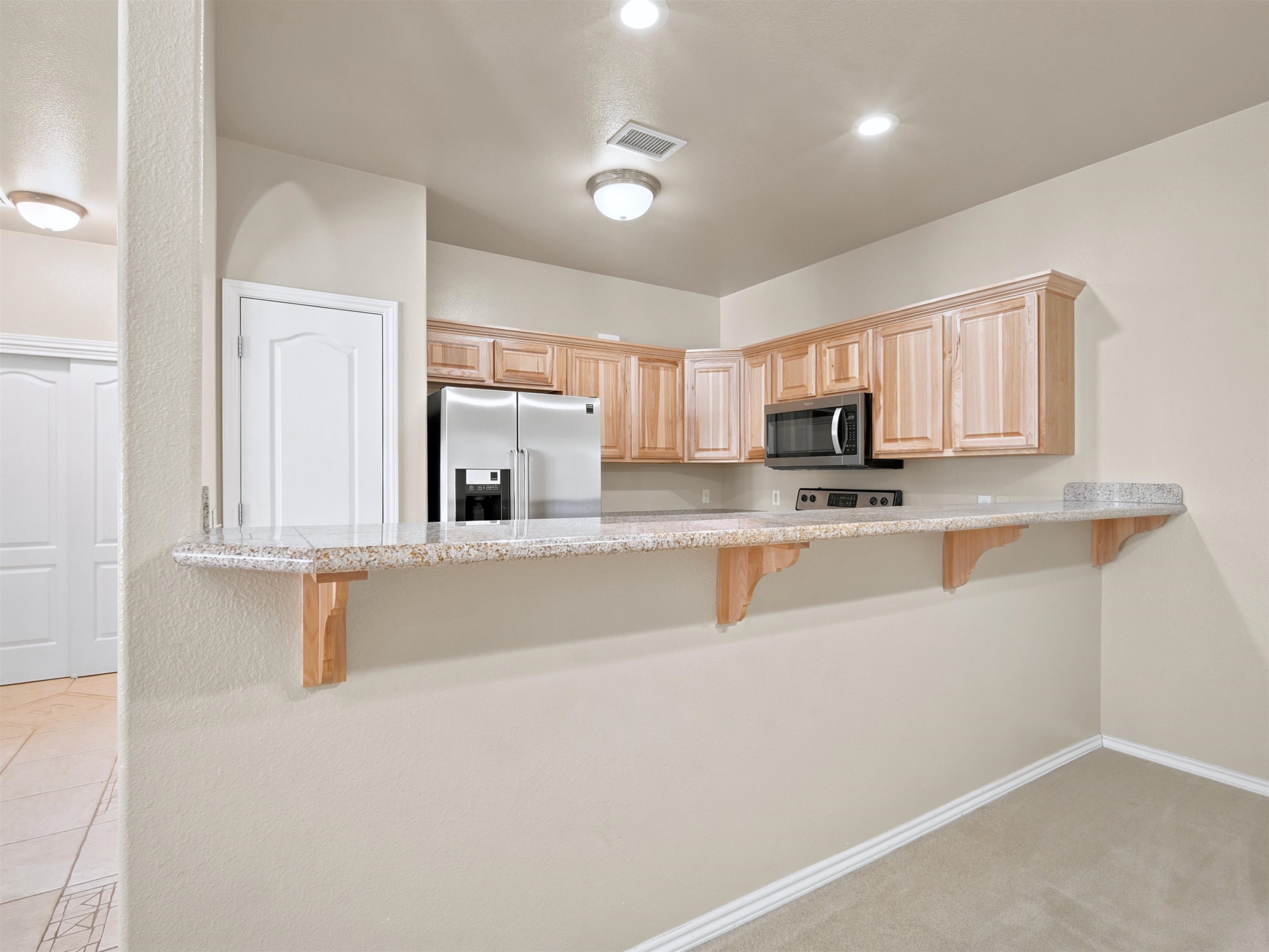 583 1/2 Willoughby Street Property Photo 7
