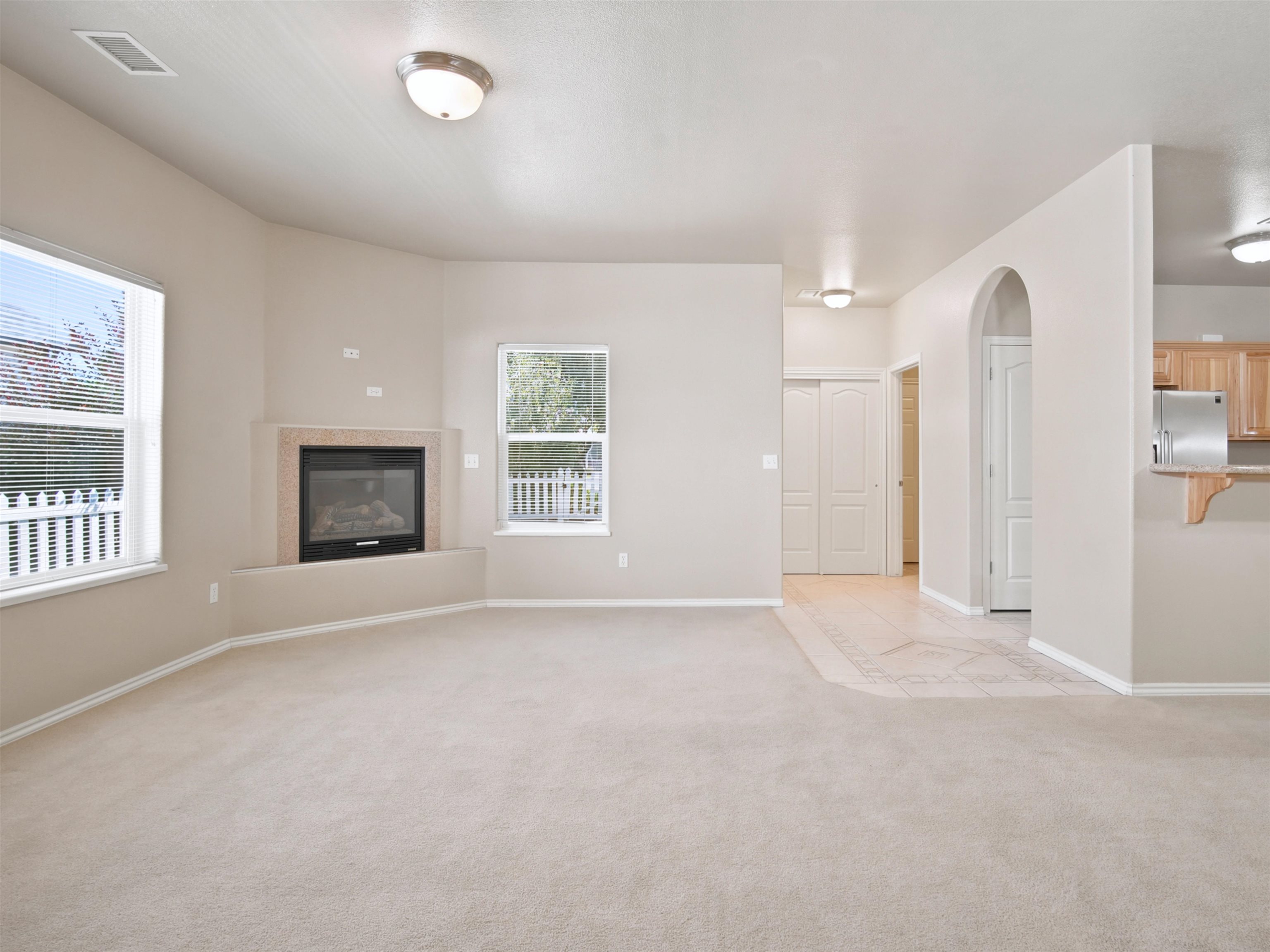 583 1/2 Willoughby Street Property Photo 9