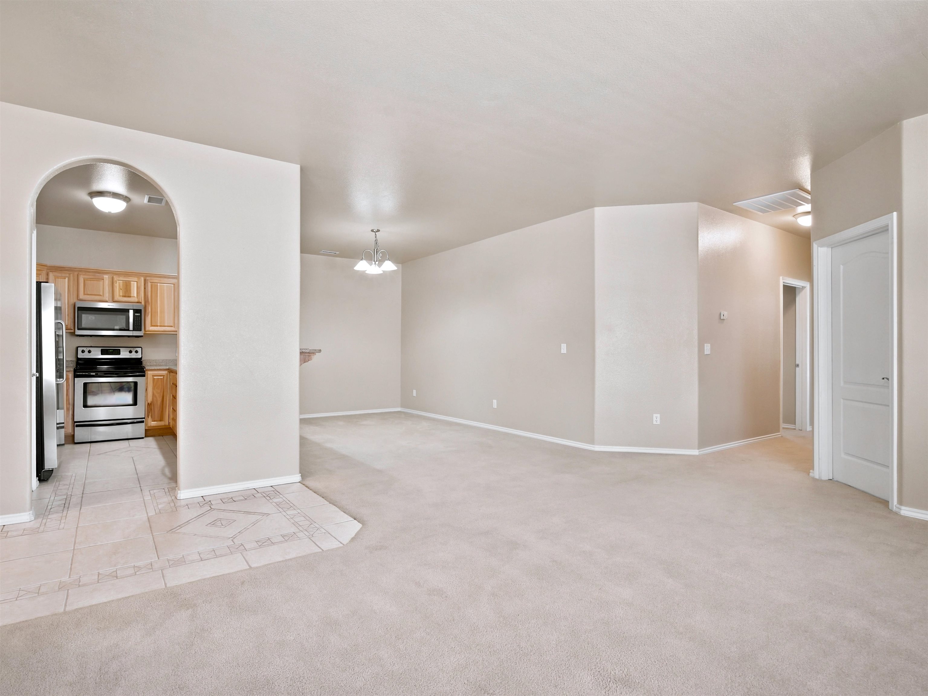 583 1/2 Willoughby Street Property Photo 12