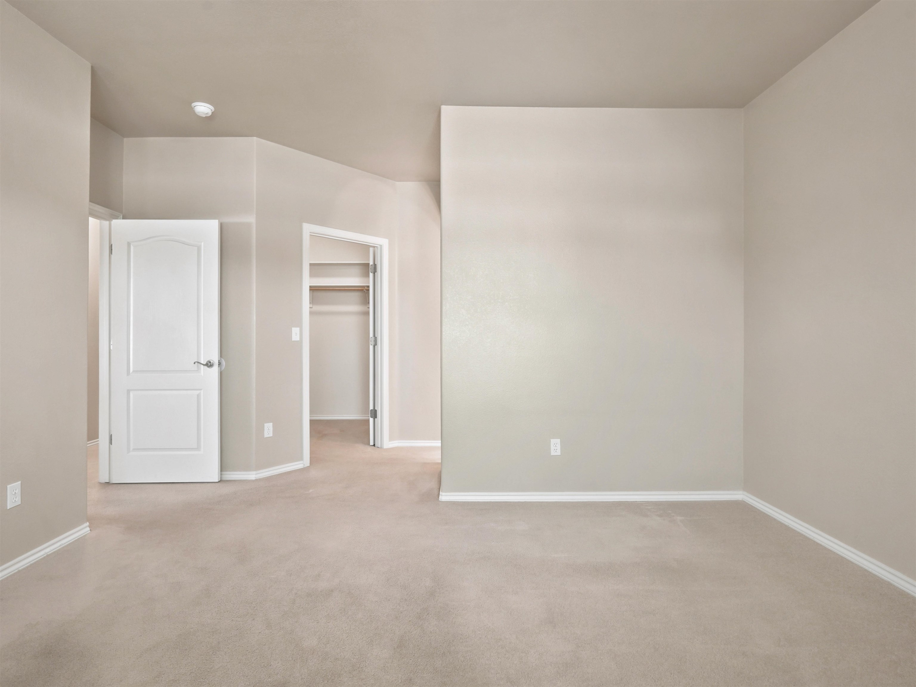 583 1/2 Willoughby Street Property Photo 13