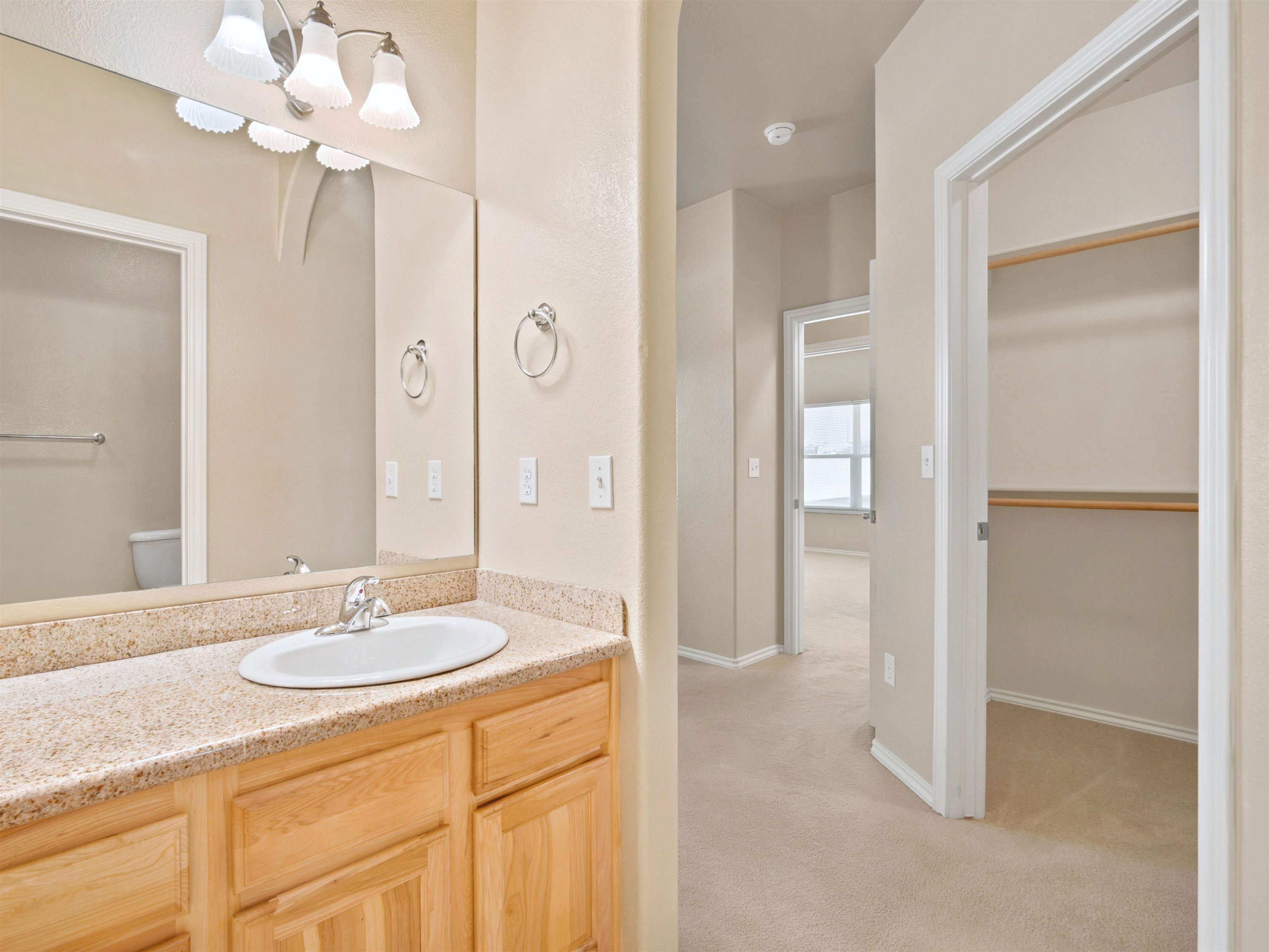 583 1/2 Willoughby Street Property Photo 15
