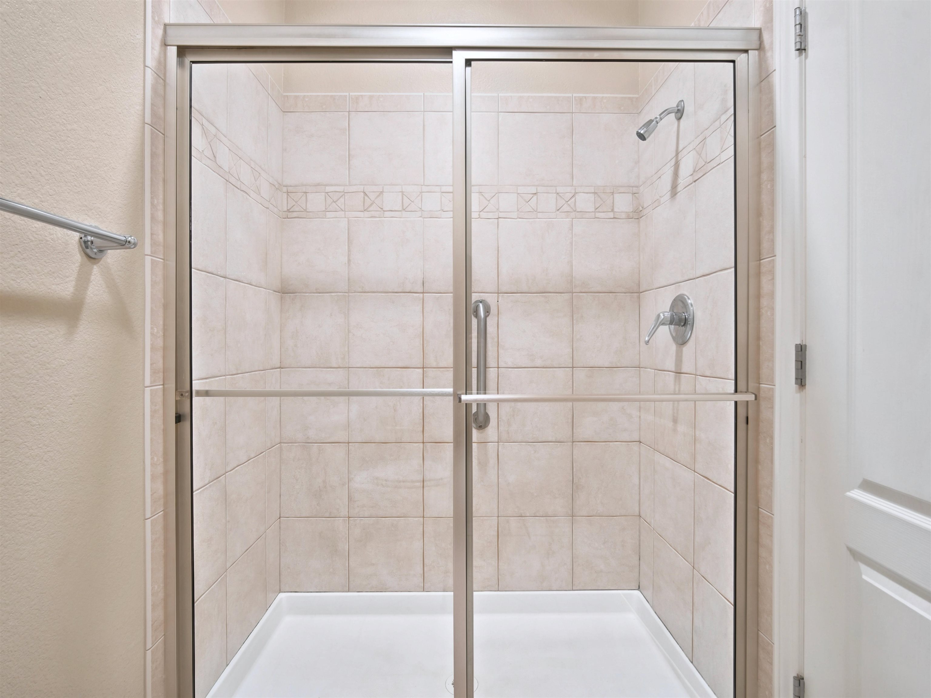 583 1/2 Willoughby Street Property Photo 16