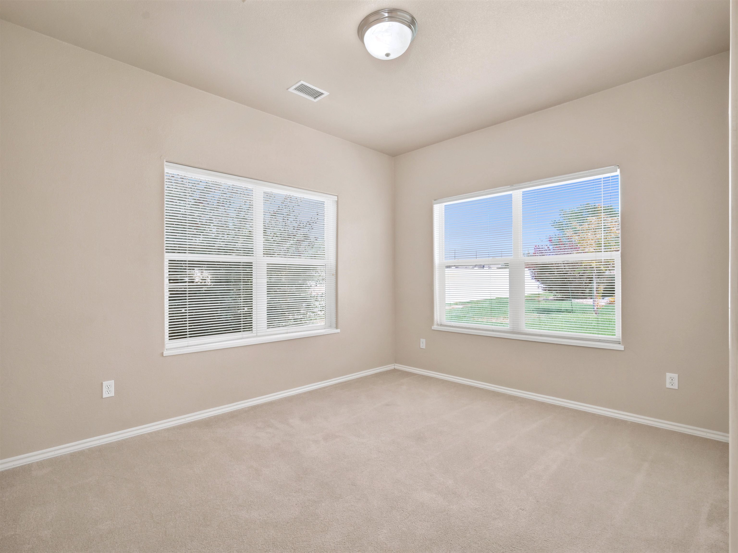 583 1/2 Willoughby Street Property Photo 17