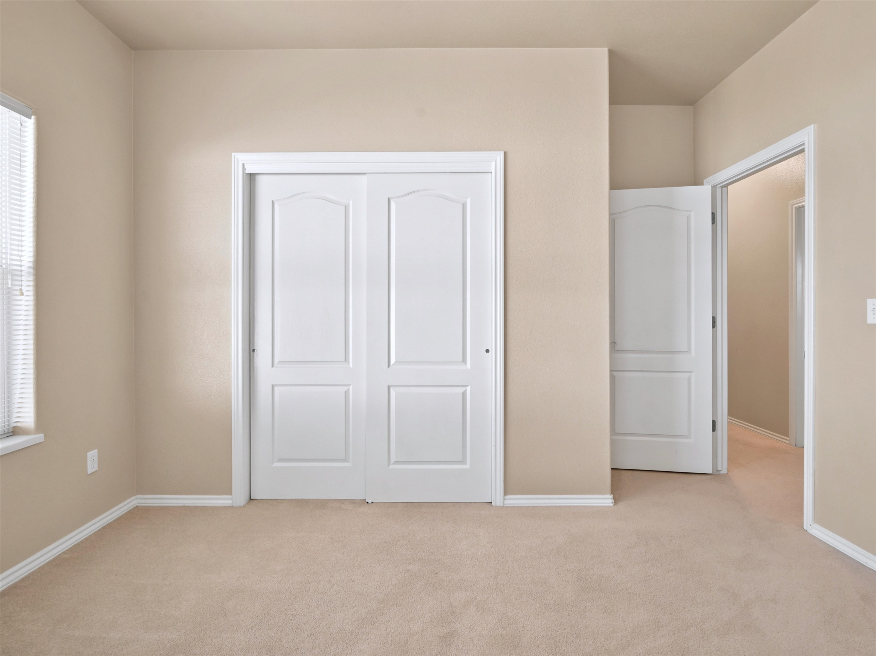 583 1/2 Willoughby Street Property Photo 19