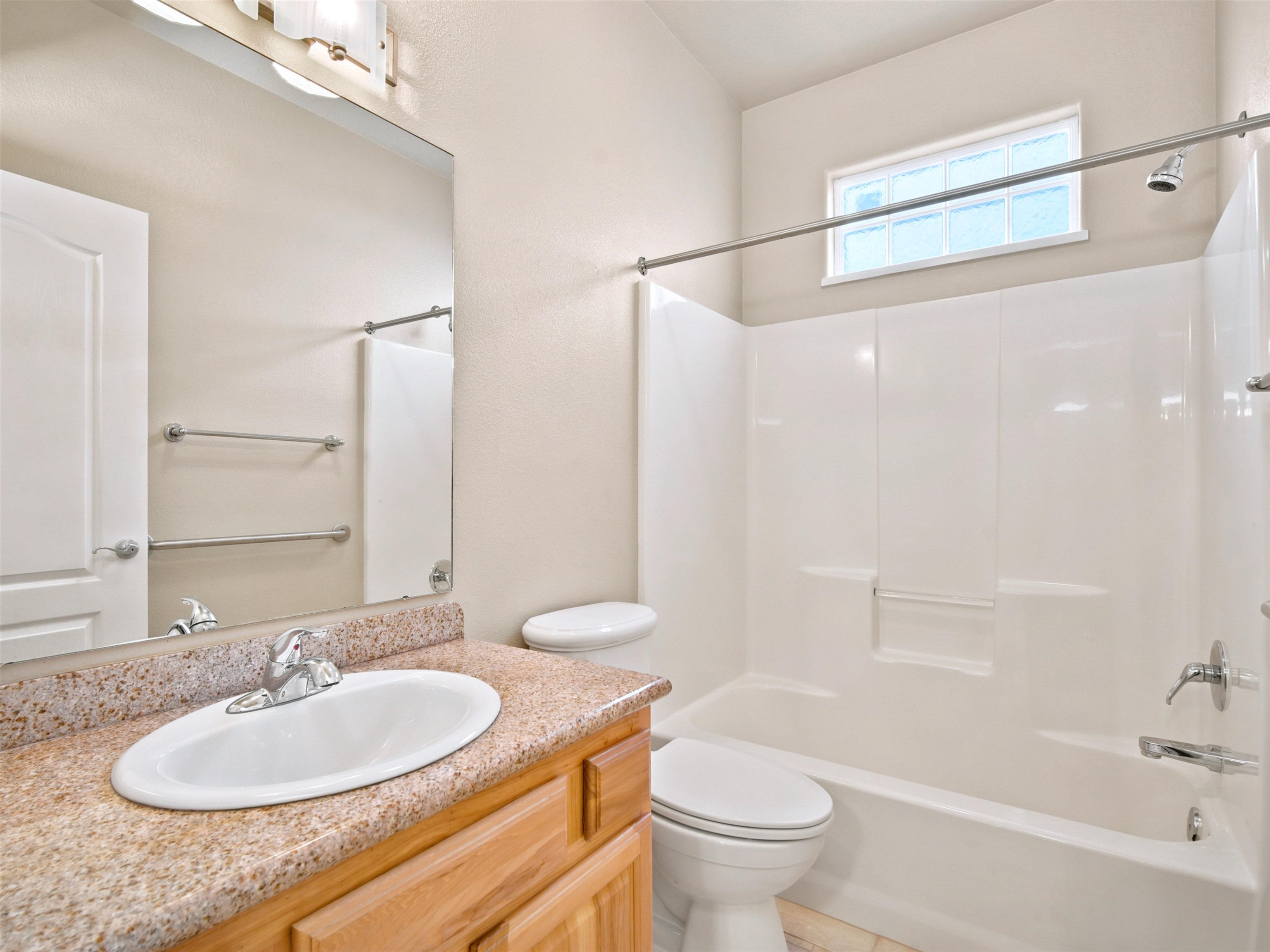 583 1/2 Willoughby Street Property Photo 20