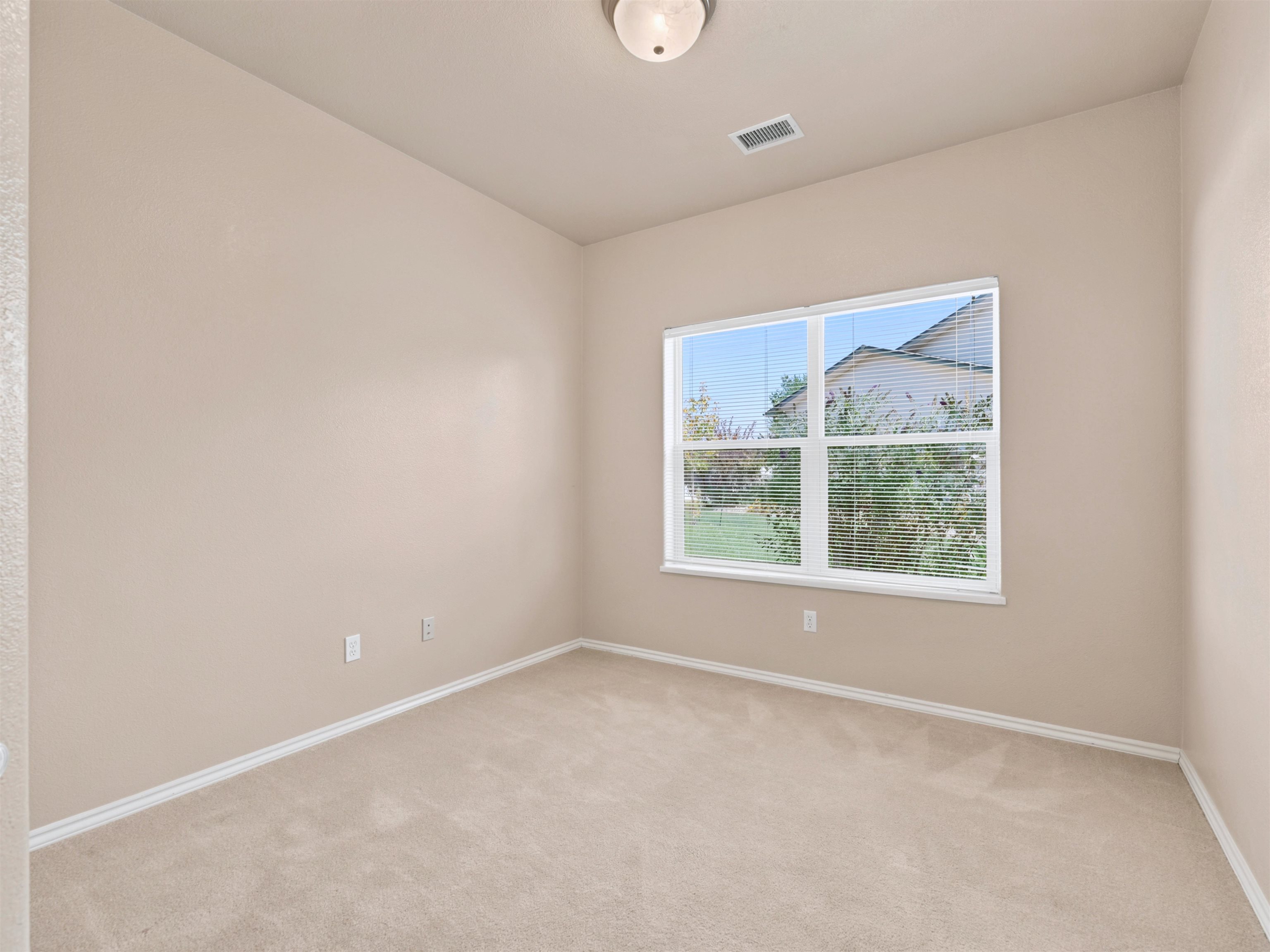 583 1/2 Willoughby Street Property Photo 21